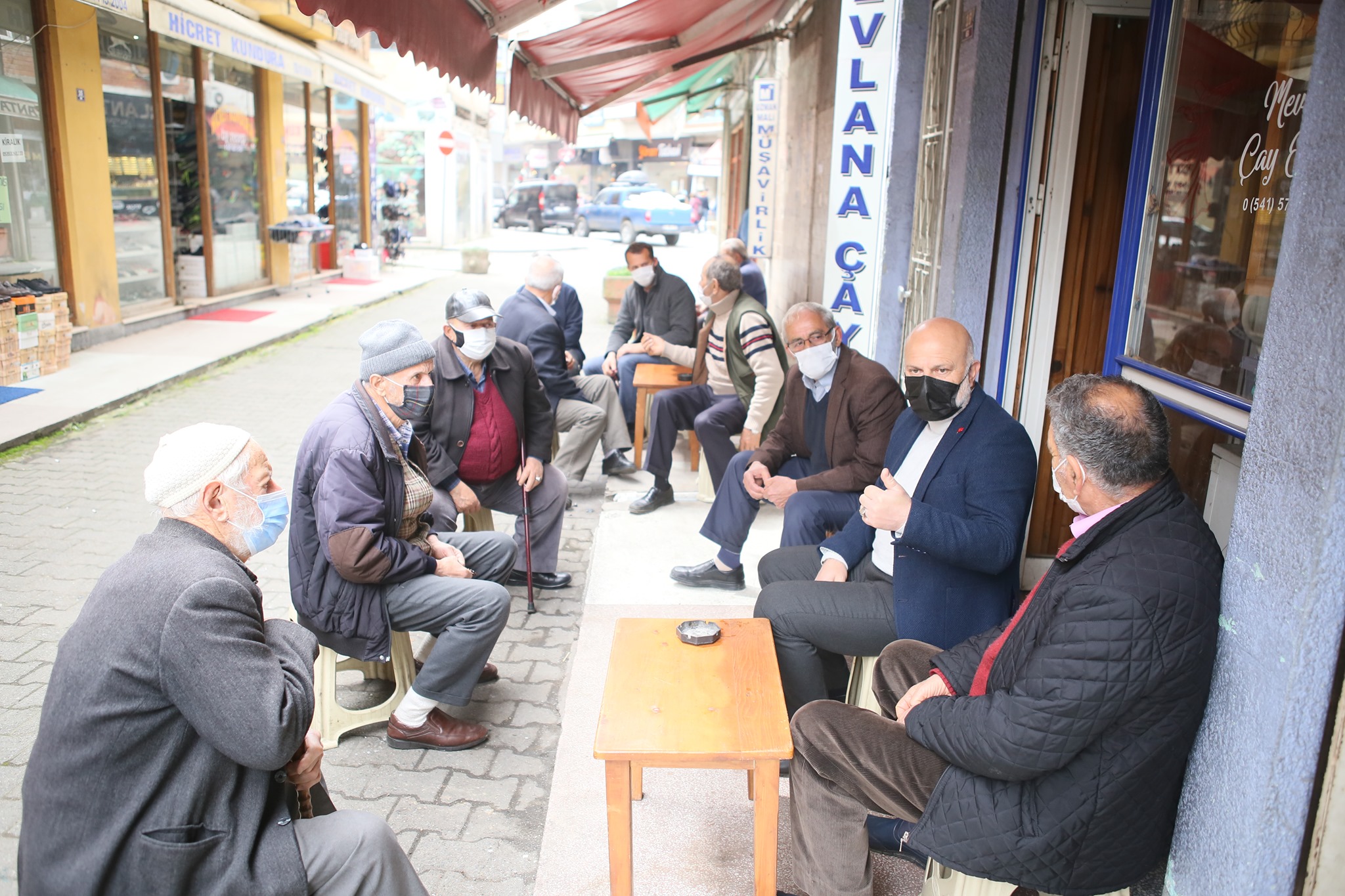 Bu zor dönemi birbirimize destek olarak, el birliğiyle aşacağız.