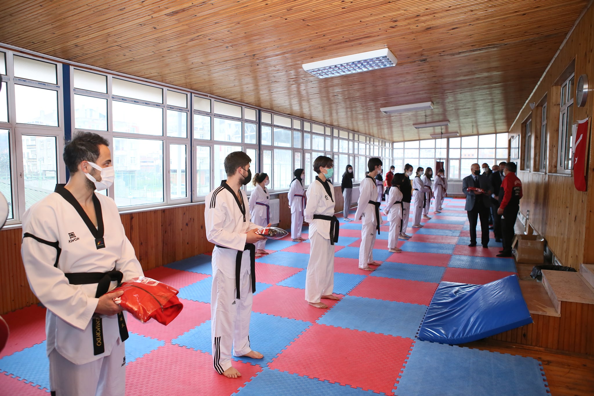 Tekvando branşı sporcularıyla bir araya geldik. 