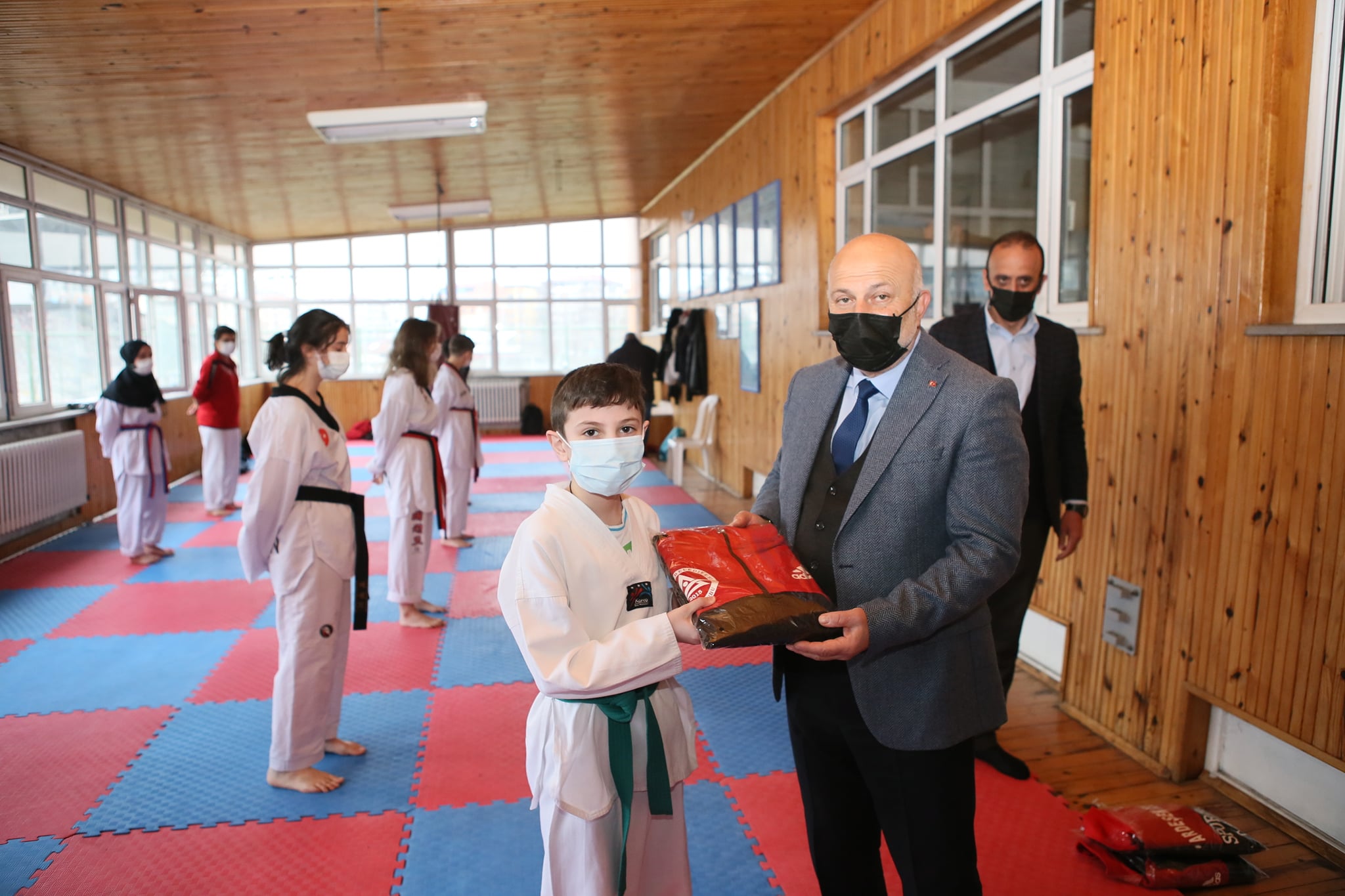 Tekvando branşı sporcularıyla bir araya geldik. 