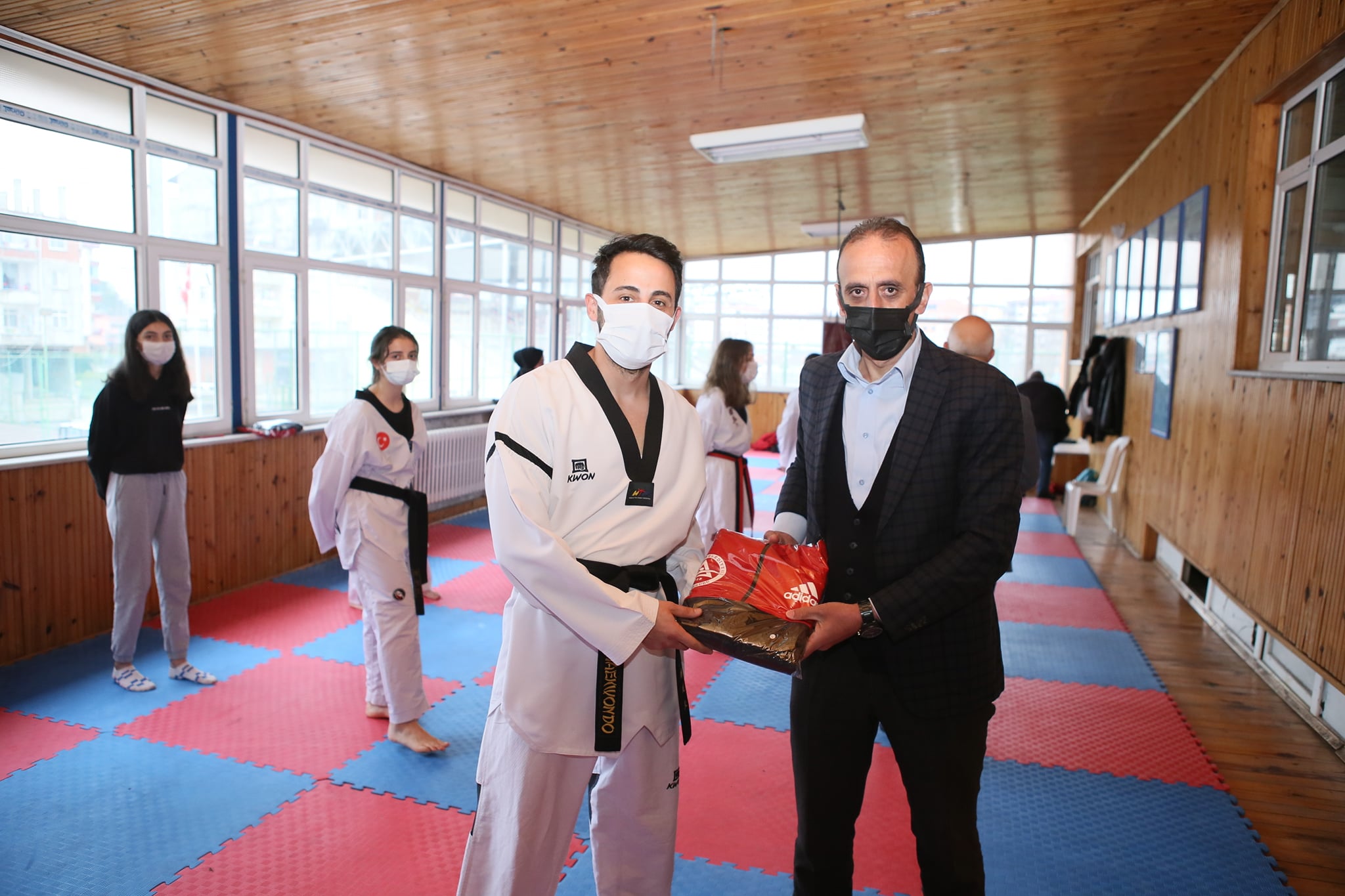 Tekvando branşı sporcularıyla bir araya geldik. 