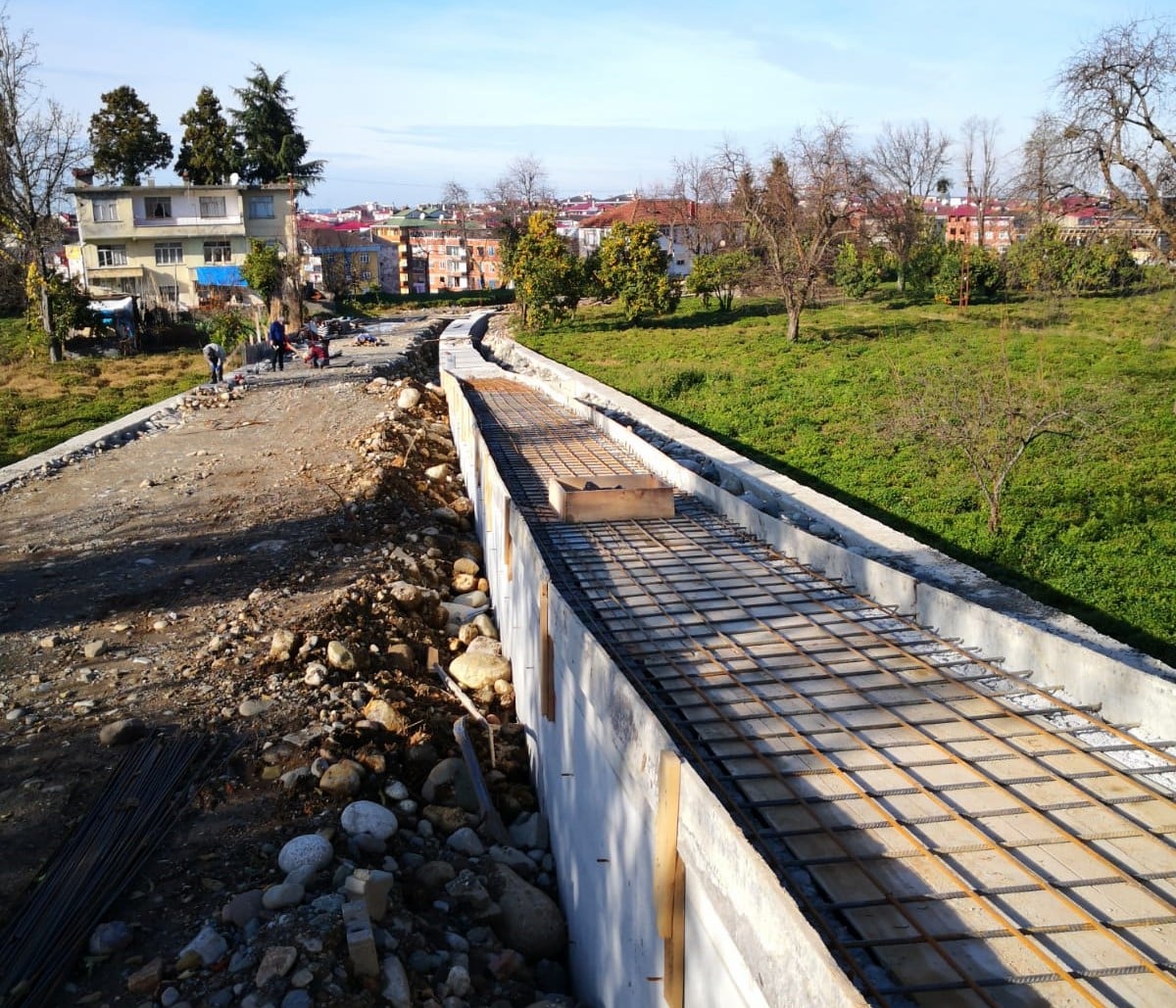 Düz Mahalle, İnönü Caddesi Bağlantı Yolu. 