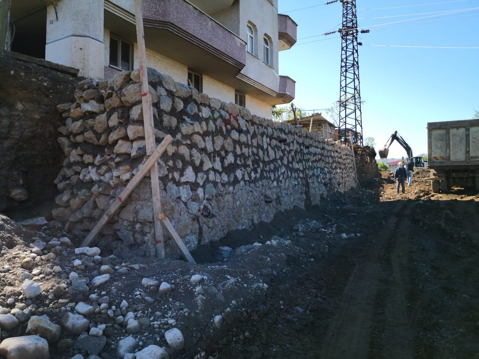 Düz Mahalle, İnönü Caddesi Bağlantı Yolu. 