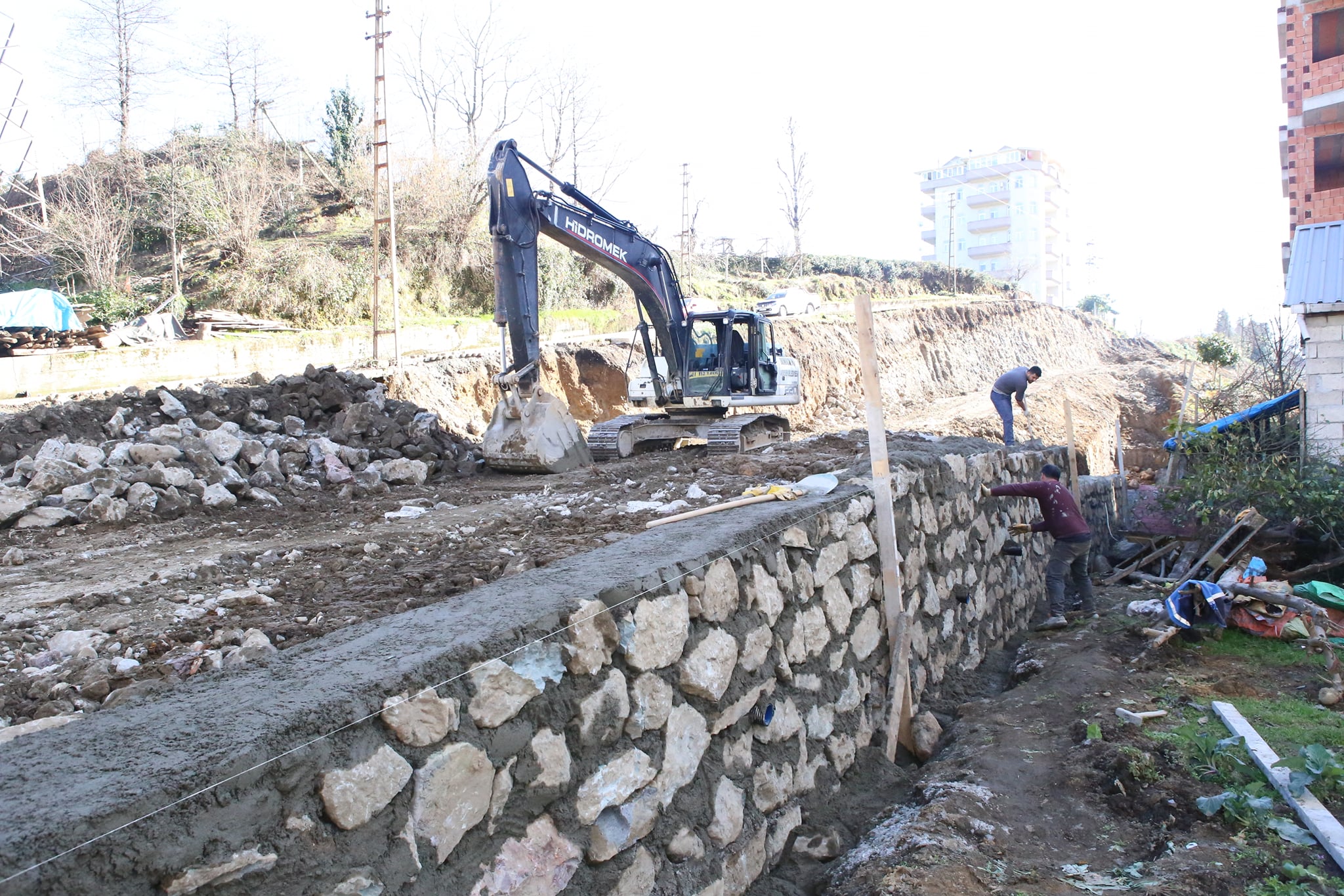Düz Mahalle, İnönü Caddesi Bağlantı Yolu. 
