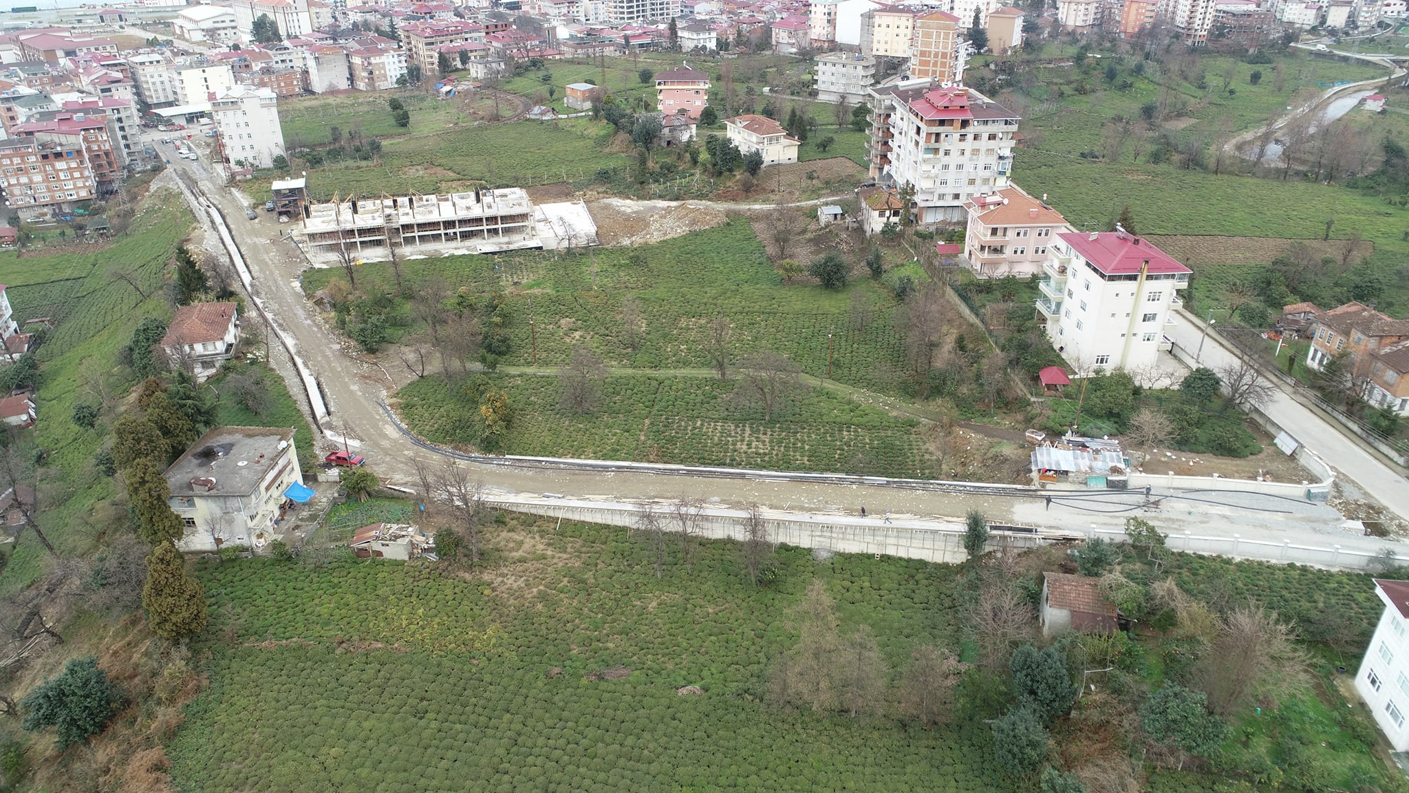 Düz Mahalle, İnönü Caddesi Bağlantı Yolu. 