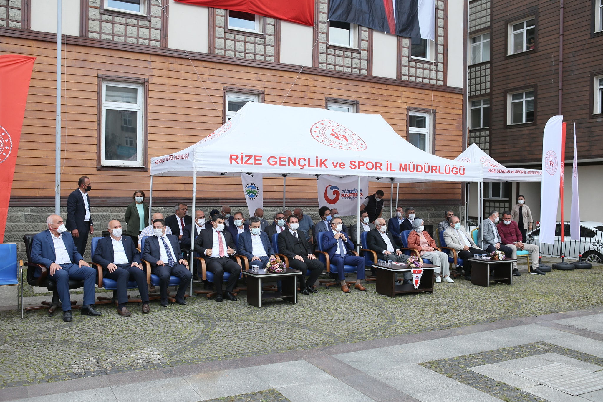 Rafting Yarışlarının Coşkulu Aşılışını Tamamladık