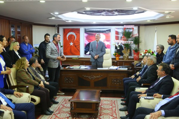Belediye Başkanımız Enver Atagün’e Hayırlı olsun ziyaretleri sürüyor.