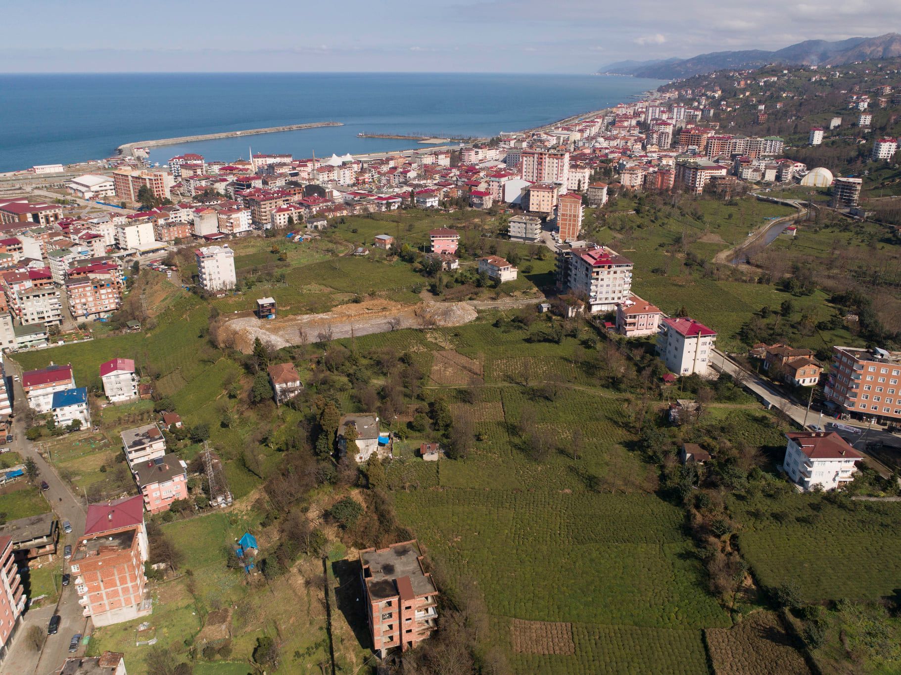 Düz Mahalle, İnönü Caddesi Bağlantı Yolu. 