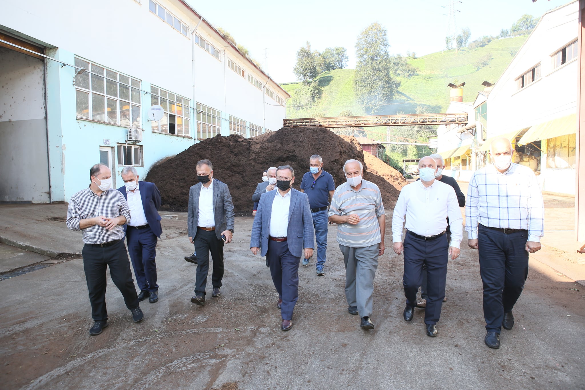 ÇAYKUR Genel Müdürü Işıklı çay fabrikasında incelmelerde bulundu