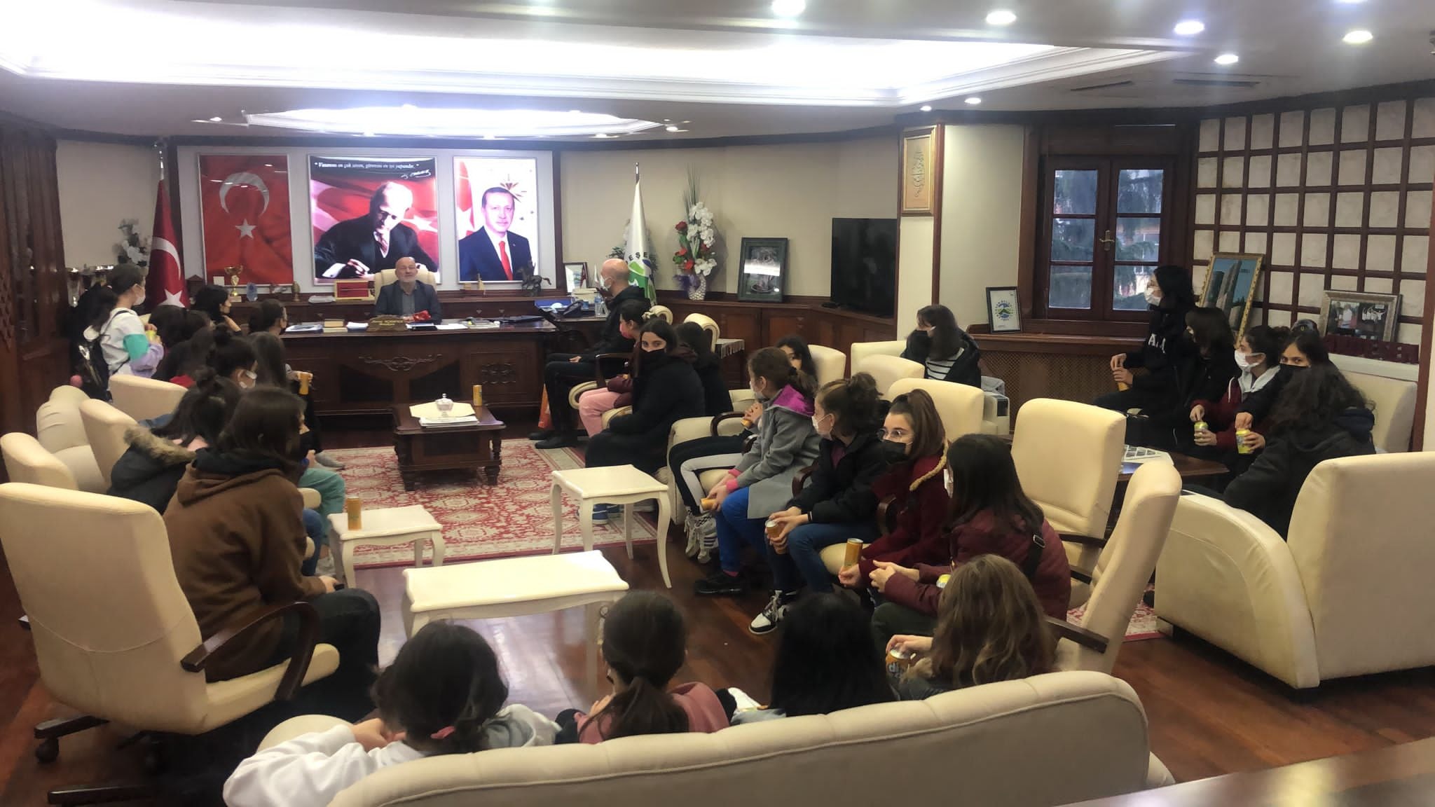 Yıldız ve Gençle Voleybolculardan Başkanımıza Ziyaret