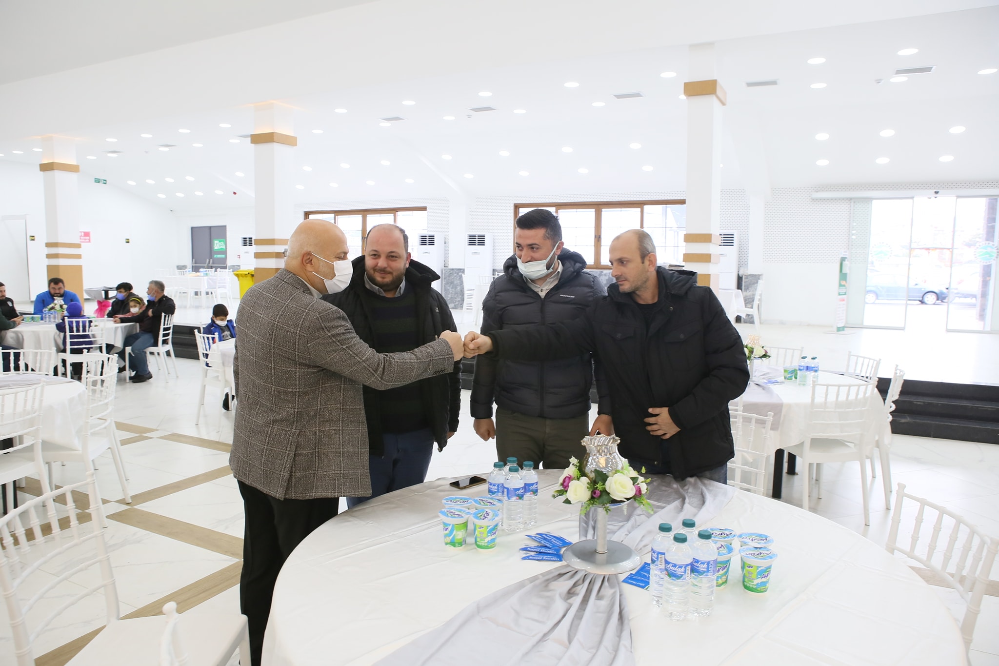 Biz Büyük Bir Aileyiz.