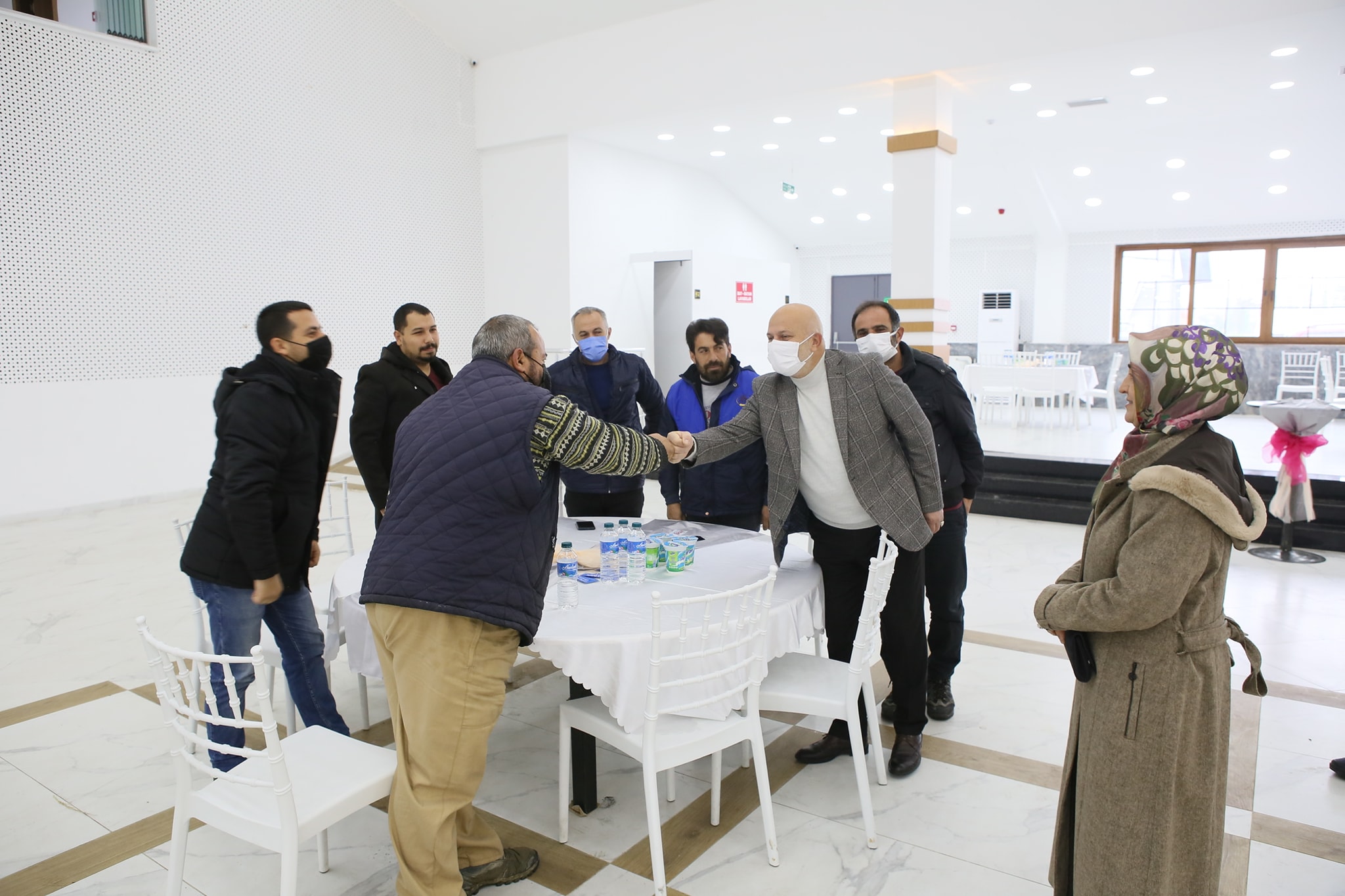Biz Büyük Bir Aileyiz.