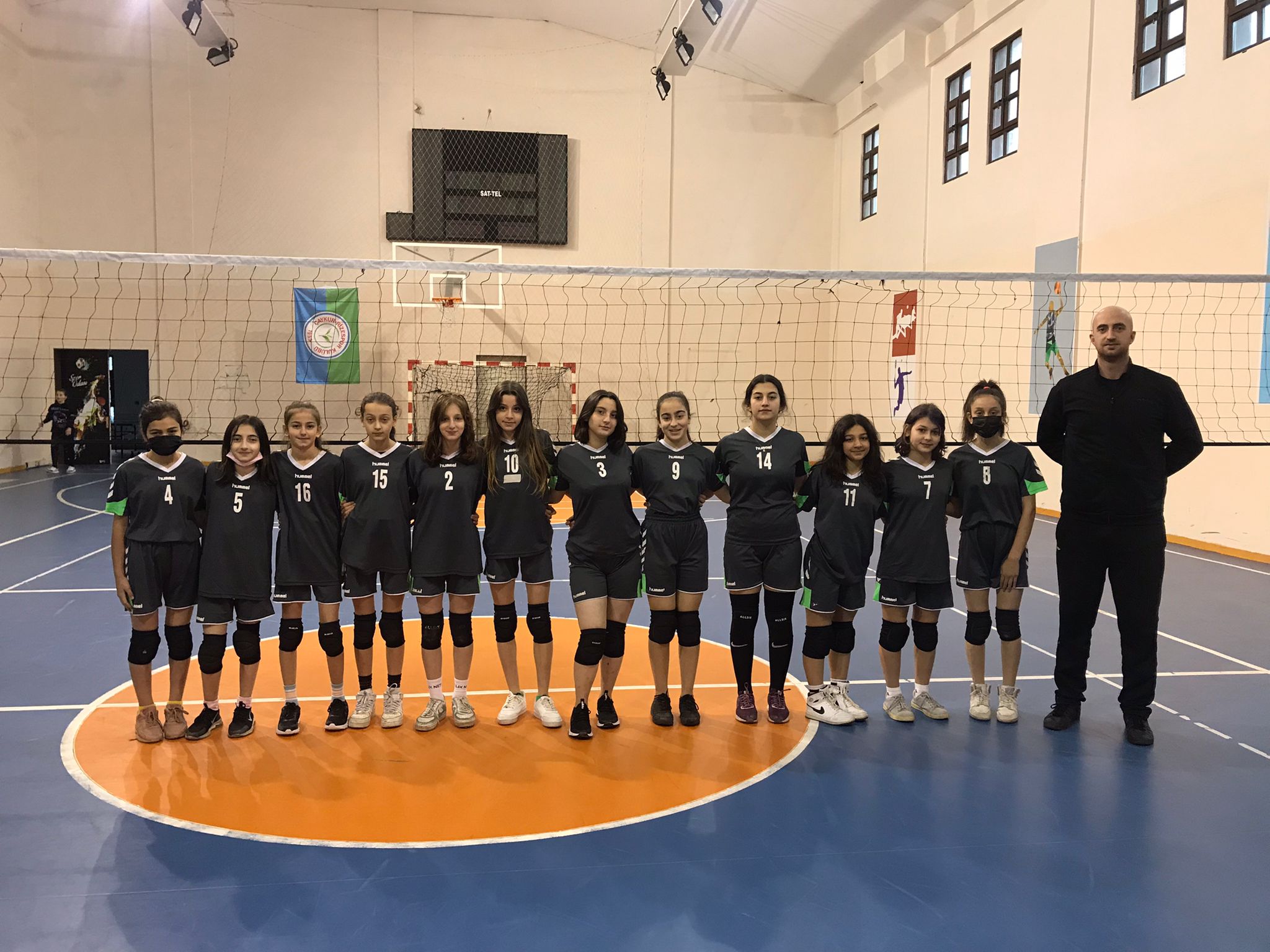 Voleybol Kadın Takımından İki Kupa Birden