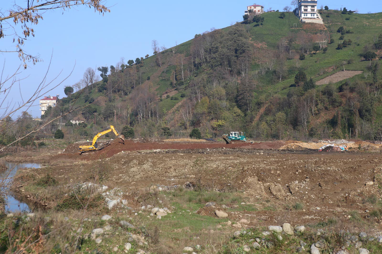 Alt yapısı biten yerlerde hızlıca üst yapılara başladık