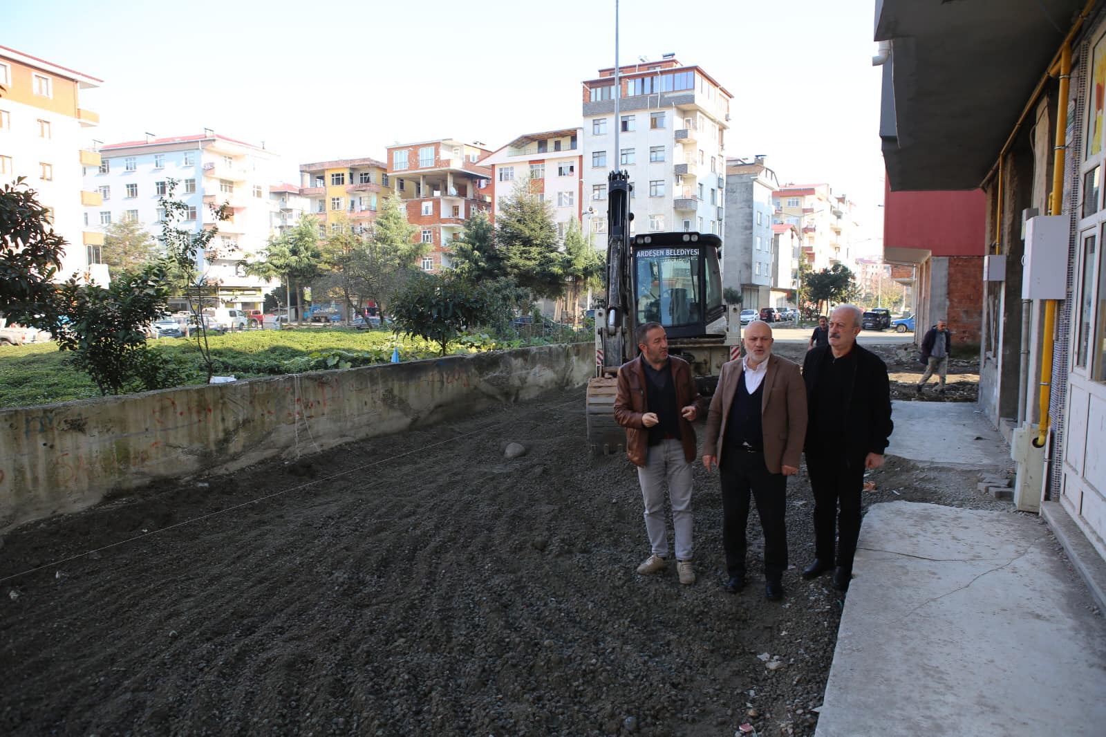 Alt yapısı biten yerlerde hızlıca üst yapılara başladık