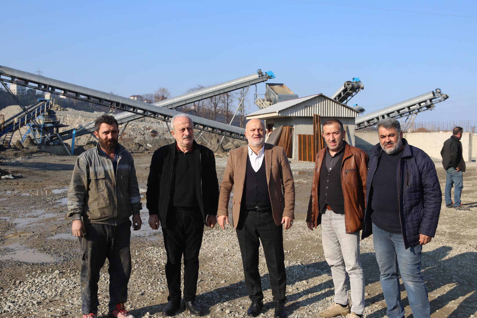 Alt yapısı biten yerlerde hızlıca üst yapılara başladık