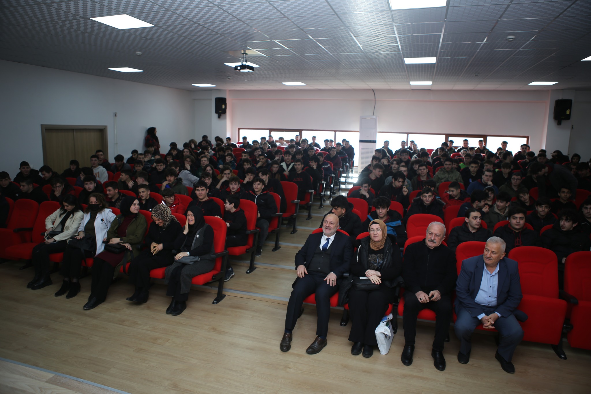 Temiz bir gelecek için “Sıfır Atık” projesi ile geleceğimizi ve çevremizi koruyoruz. 