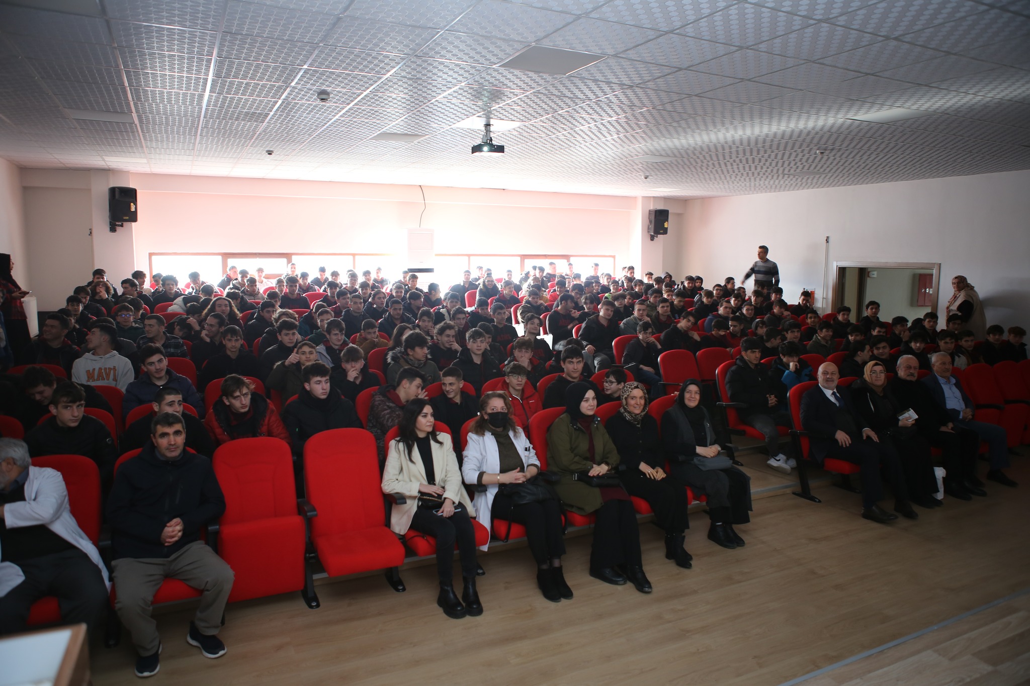 Temiz bir gelecek için “Sıfır Atık” projesi ile geleceğimizi ve çevremizi koruyoruz. 