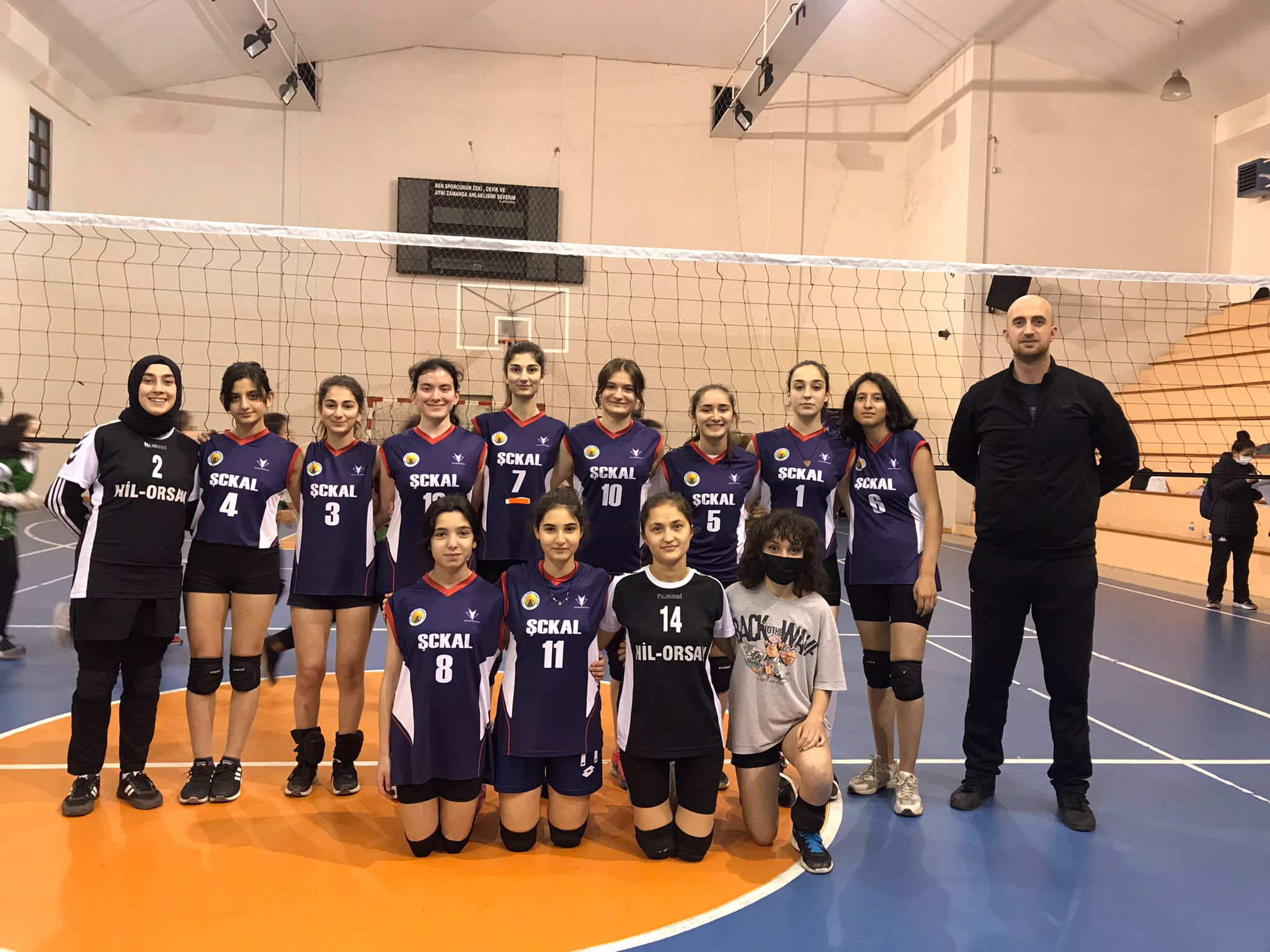 Voleybol Kadın Takımından İki Kupa Birden