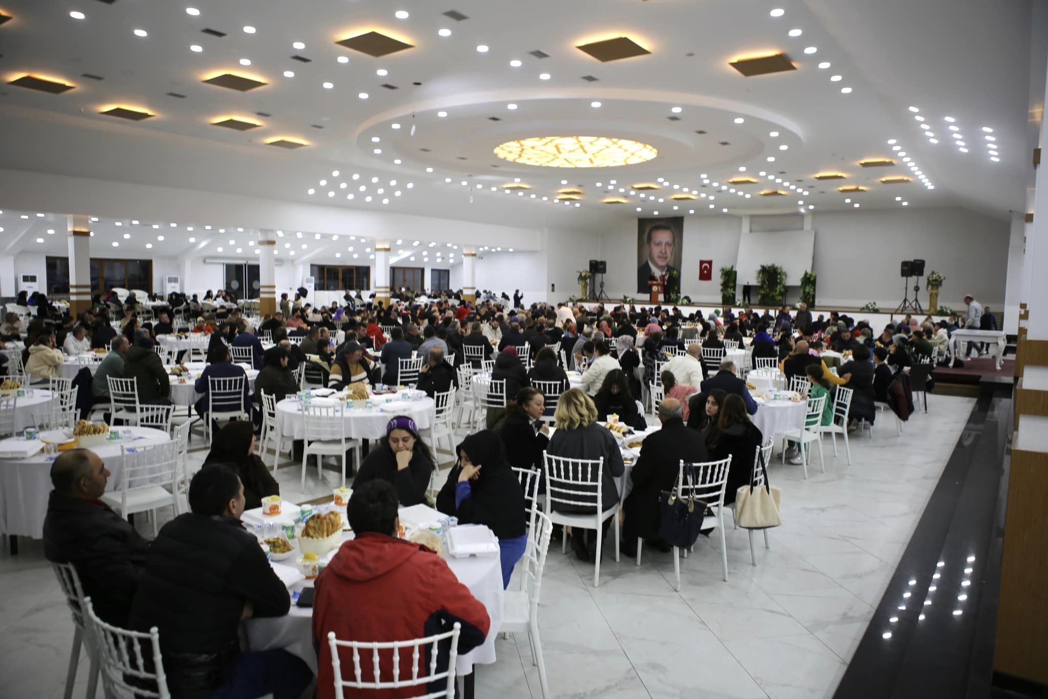 Başkanımız Avni KAHYA Personel İftarında Çalışanlarla Bir Araya Geldi.