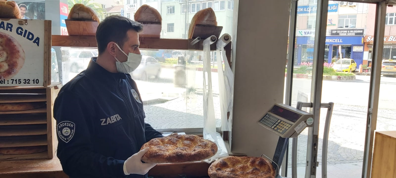 Fırınlarda hijyen, gıda güvenliği ve gramaj denetimi yapmaktayız