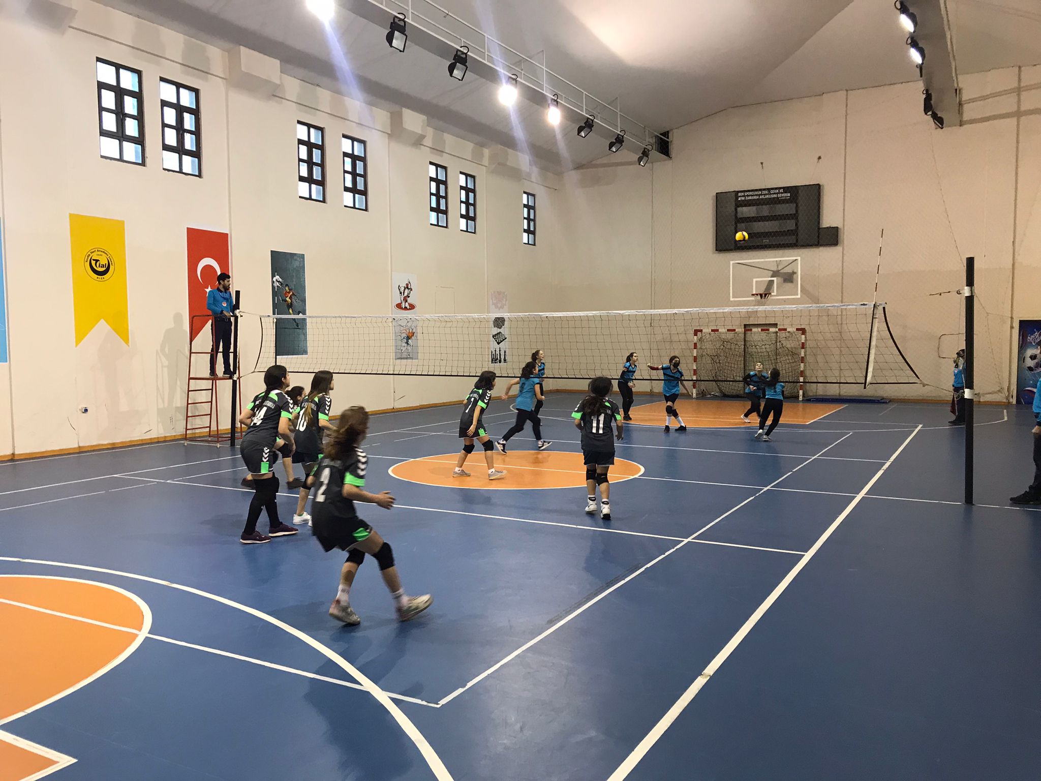 Voleybol Kadın Takımından İki Kupa Birden