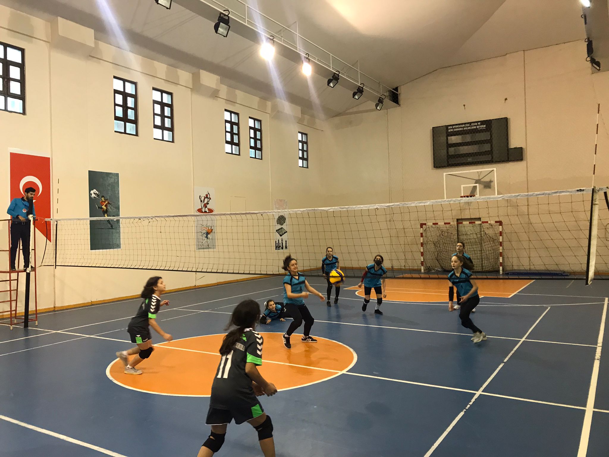 Voleybol Kadın Takımından İki Kupa Birden