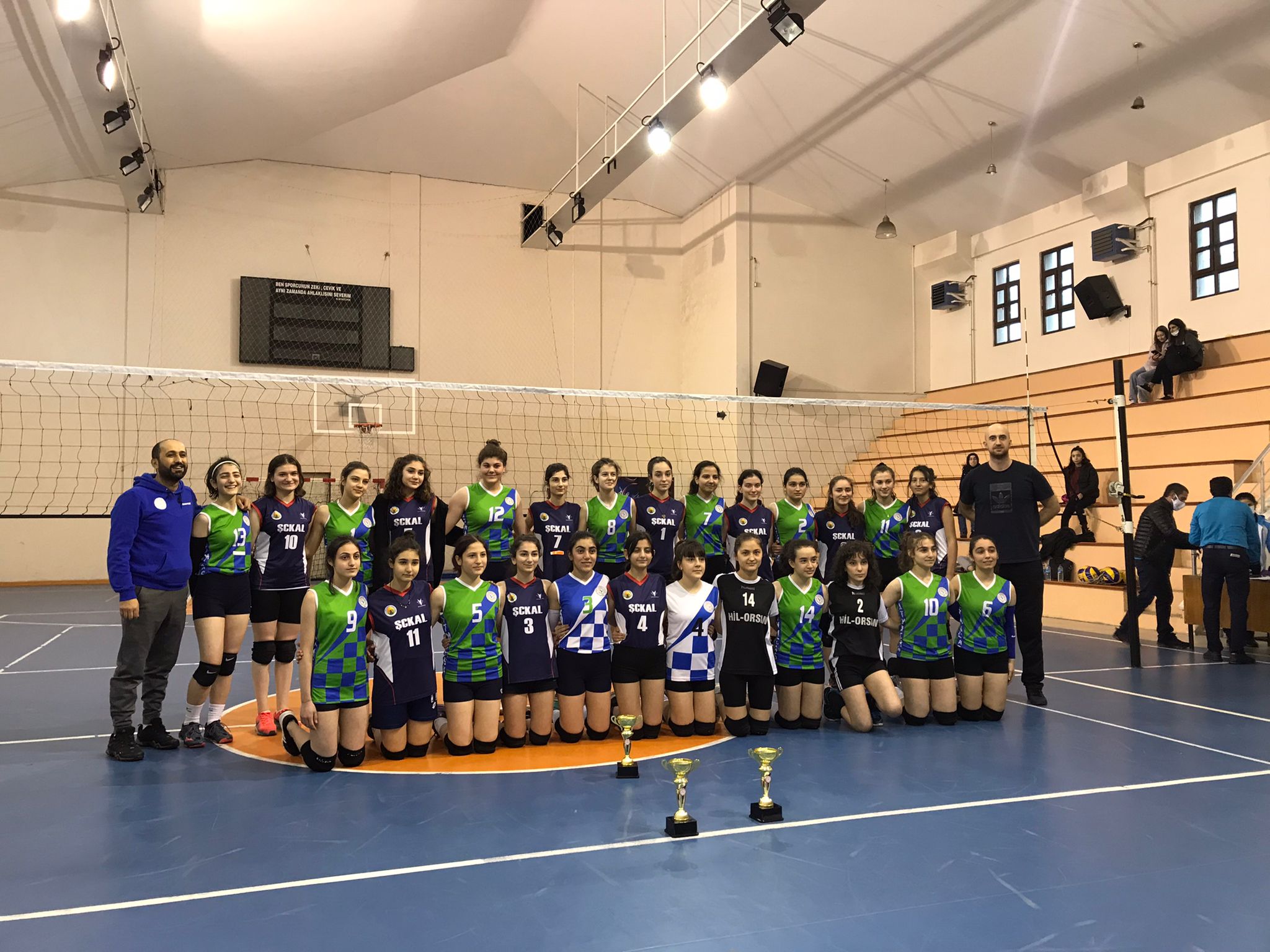 Voleybol Kadın Takımından İki Kupa Birden