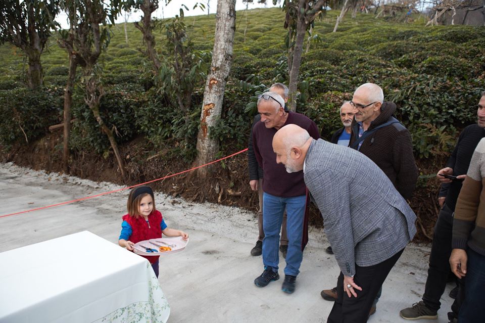 Yol betonlama çalışmasında emeği geçen herkese ayrı ayrı teşekkür ederim.
