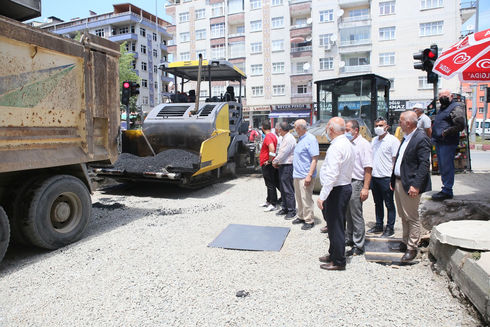Fırtına Mahallesinde asfalt sermeye başladık.
