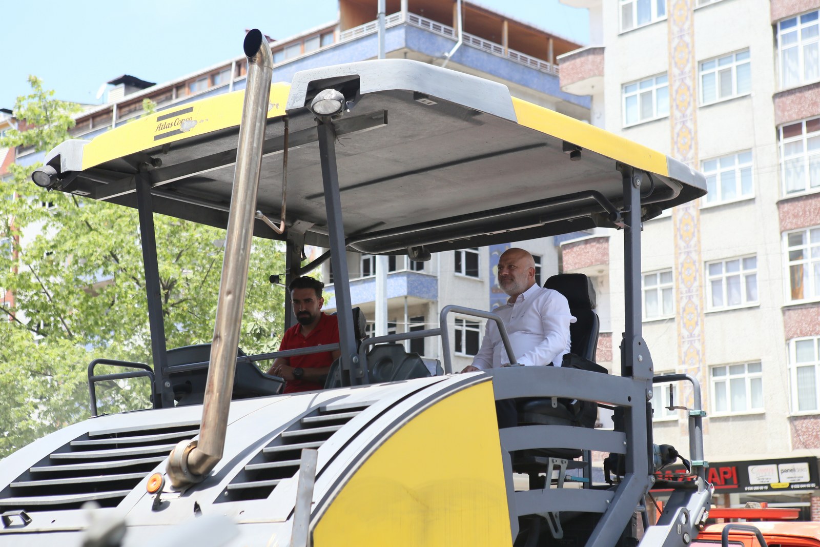 Fırtına Mahallesinde asfalt sermeye başladık.