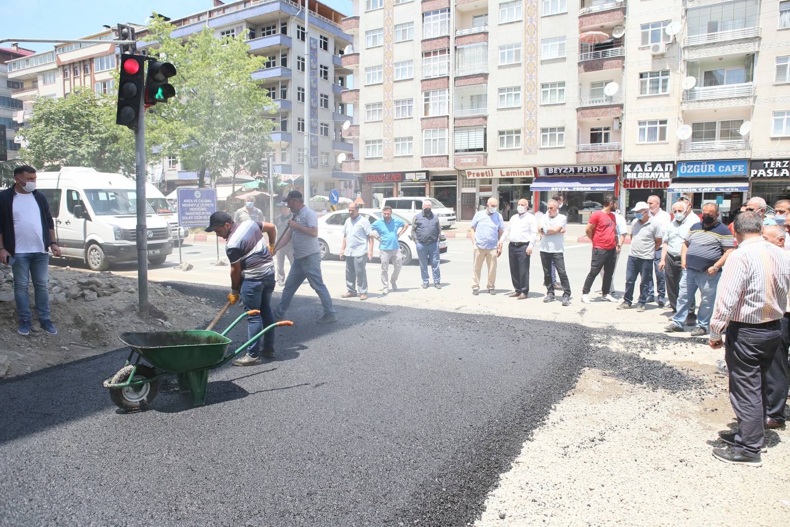 Fırtına Mahallesinde asfalt sermeye başladık.