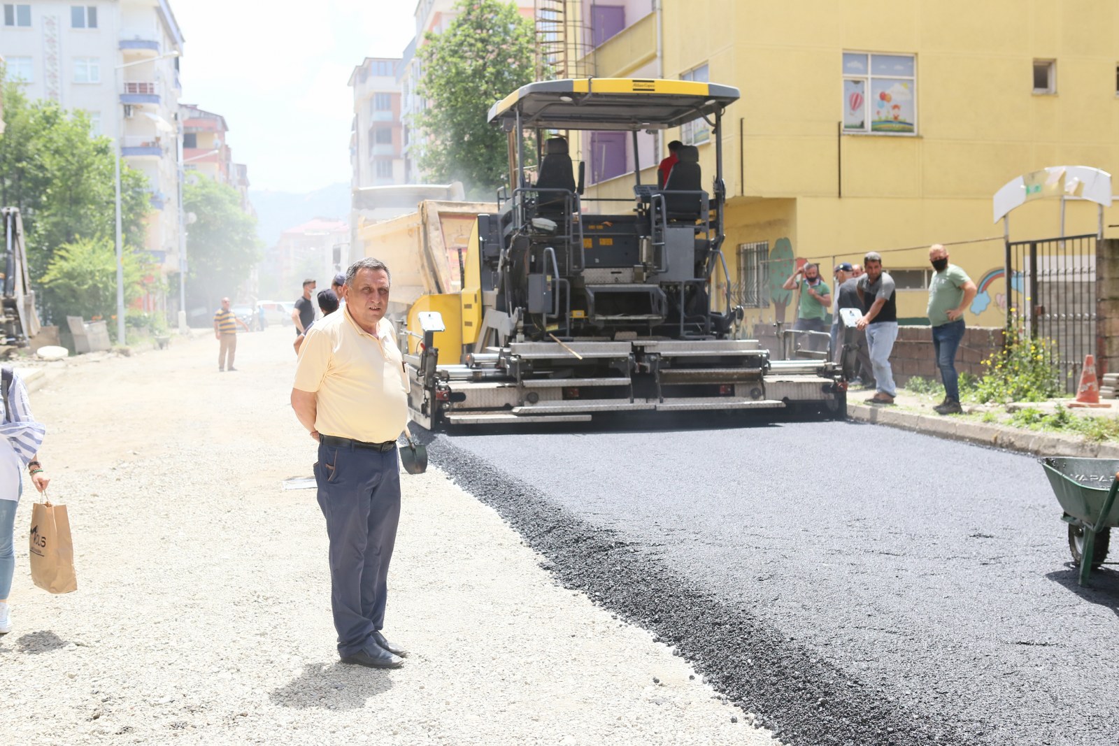 Fırtına Mahallesinde asfalt sermeye başladık.