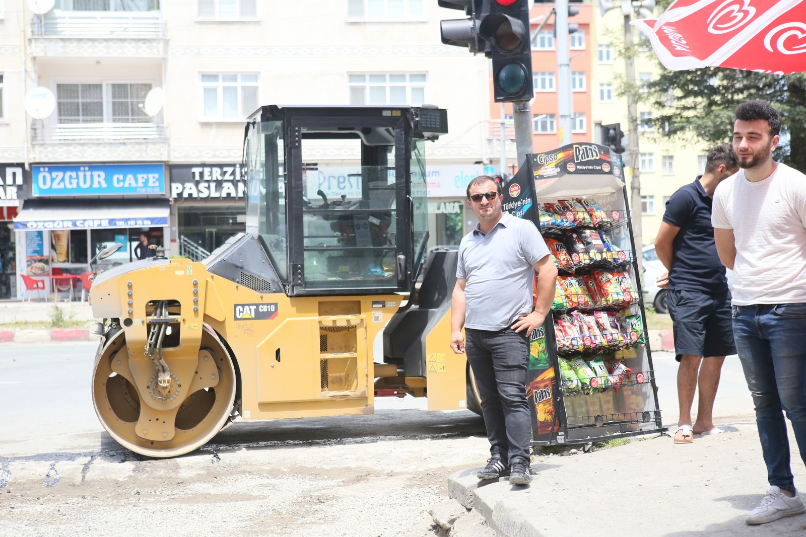 Fırtına Mahallesinde asfalt sermeye başladık.