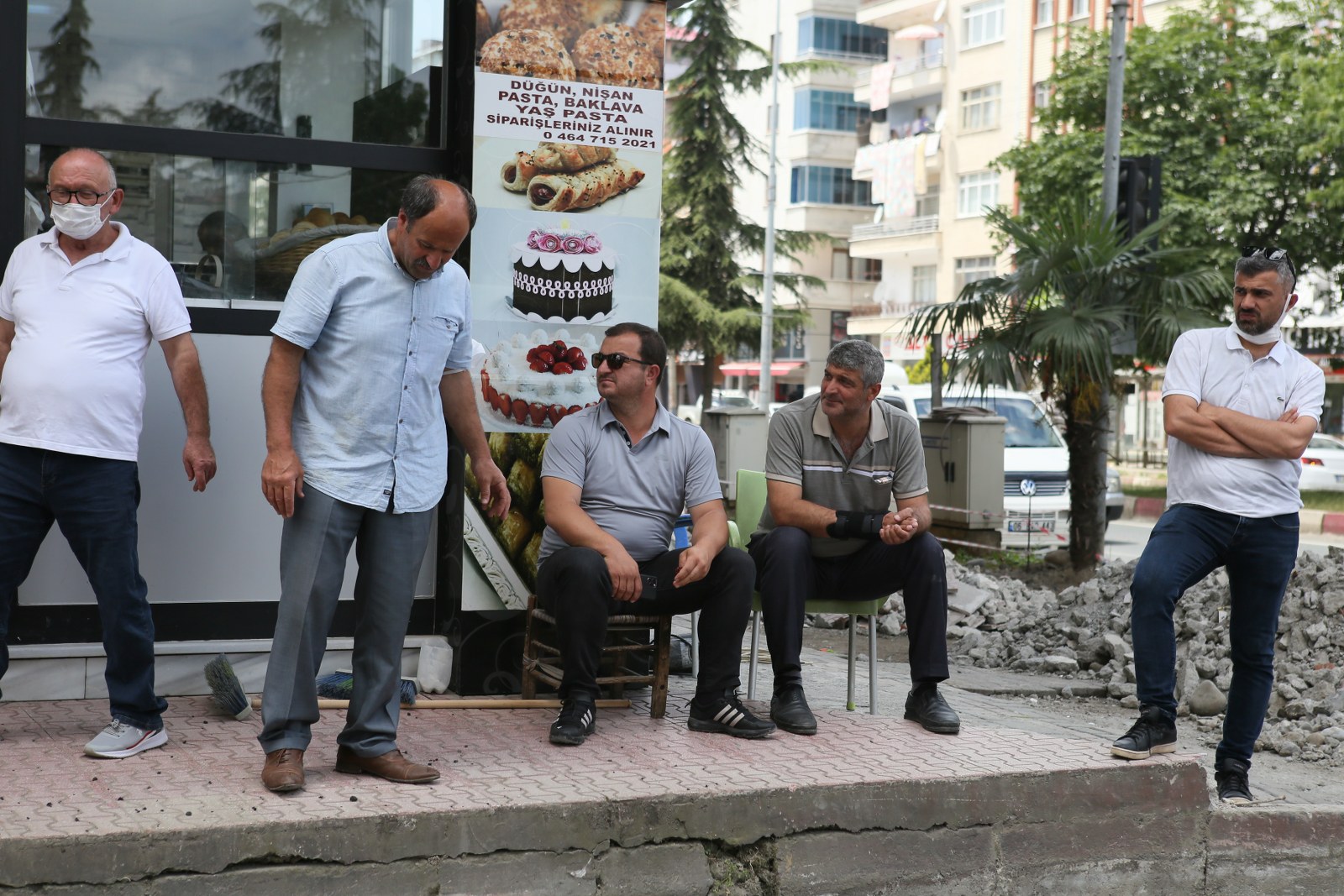 Fırtına Mahallesinde asfalt sermeye başladık.