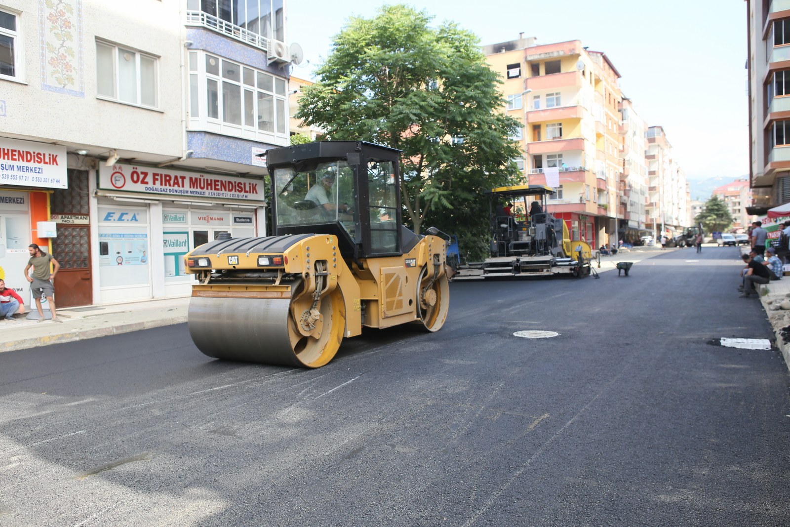 Fırtına Mahallesinde asfalt sermeye başladık.