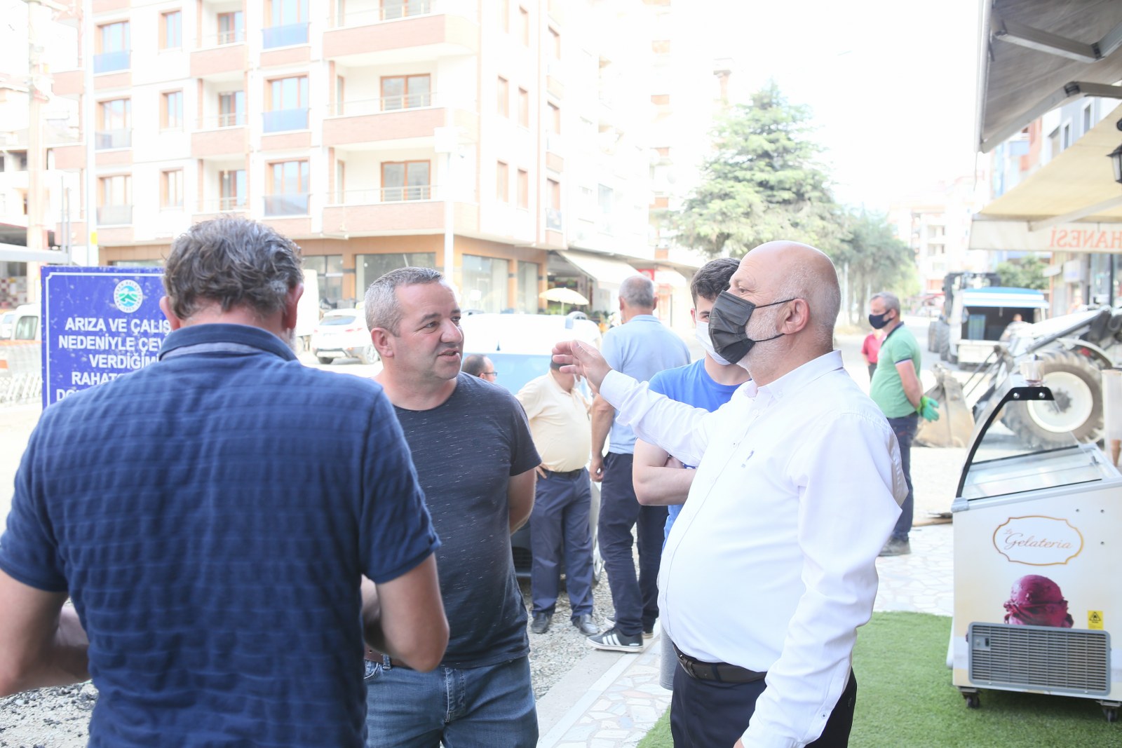 Fırtına Mahallesinde asfalt sermeye başladık.