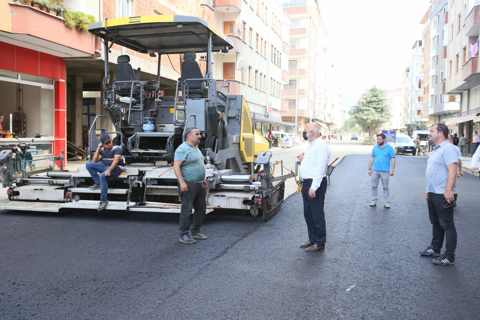 Fırtına Mahallesinde asfalt sermeye başladık.