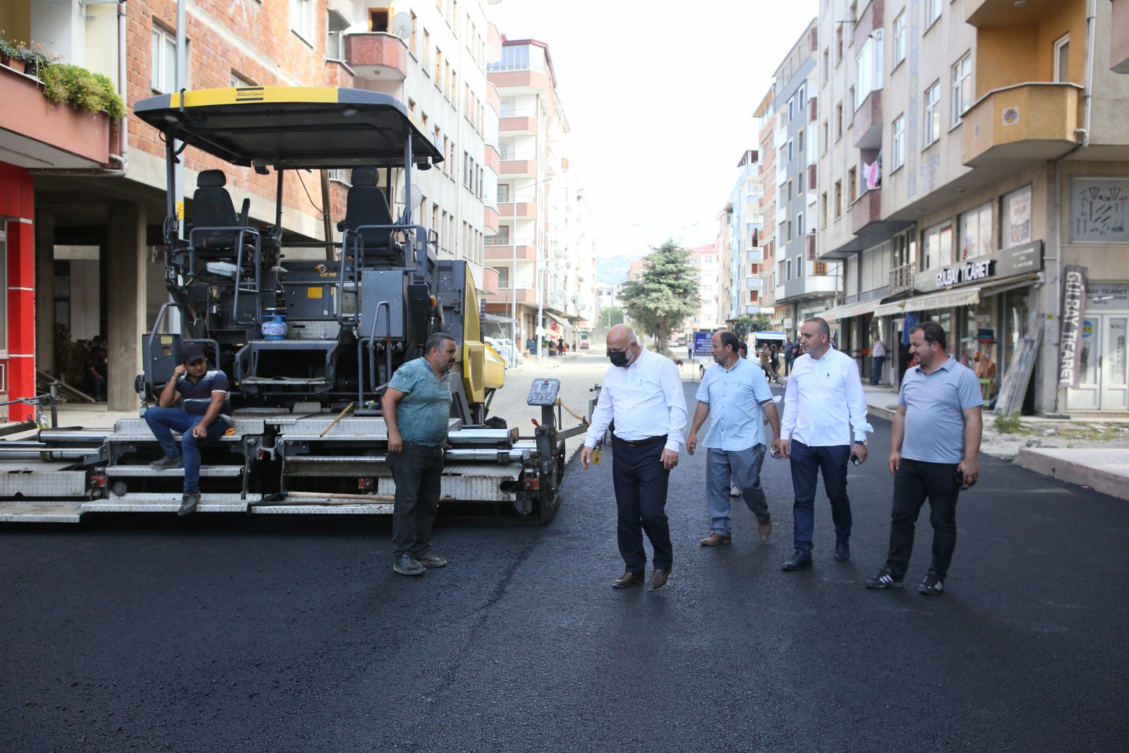 Fırtına Mahallesinde asfalt sermeye başladık.