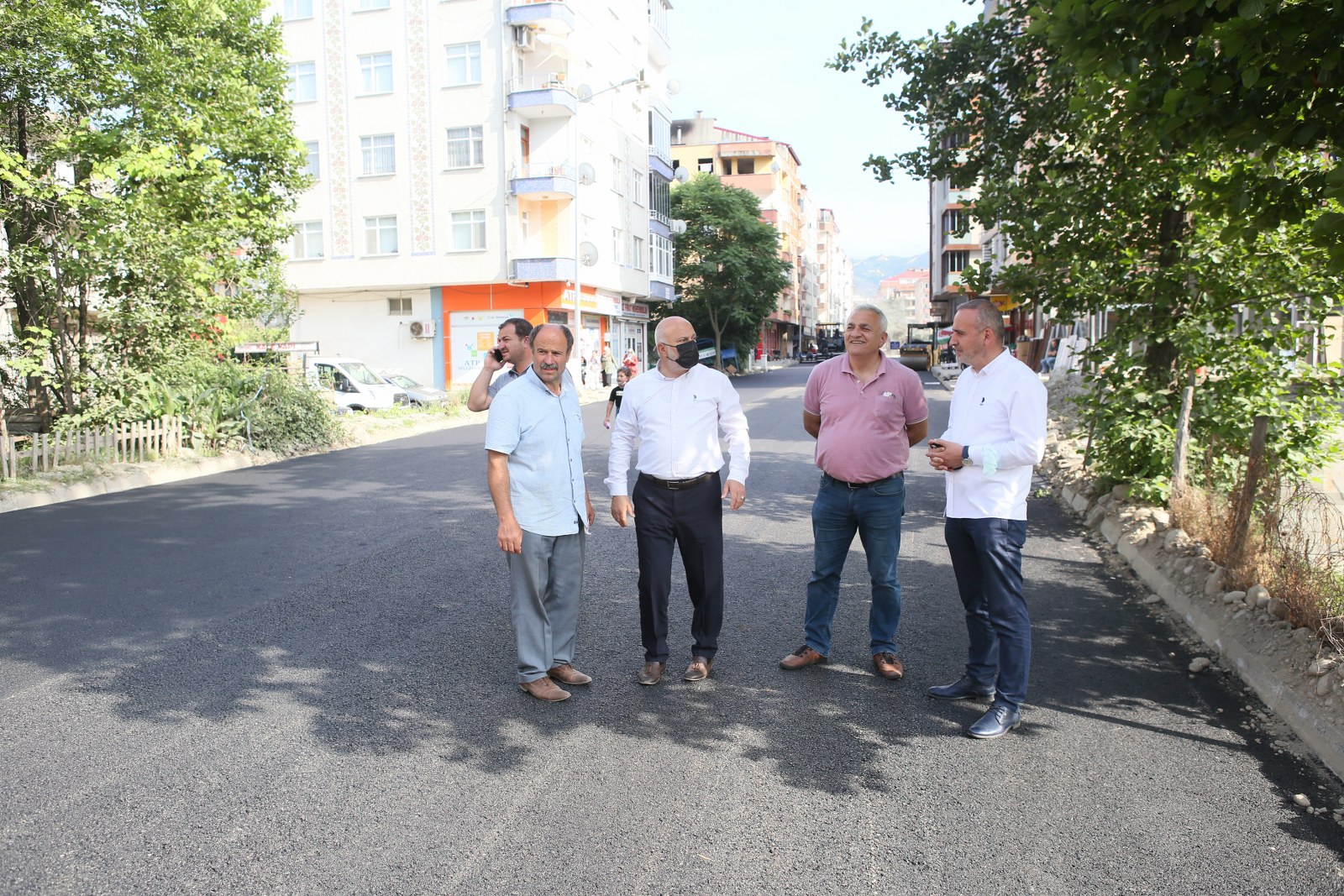 Fırtına Mahallesinde asfalt sermeye başladık.