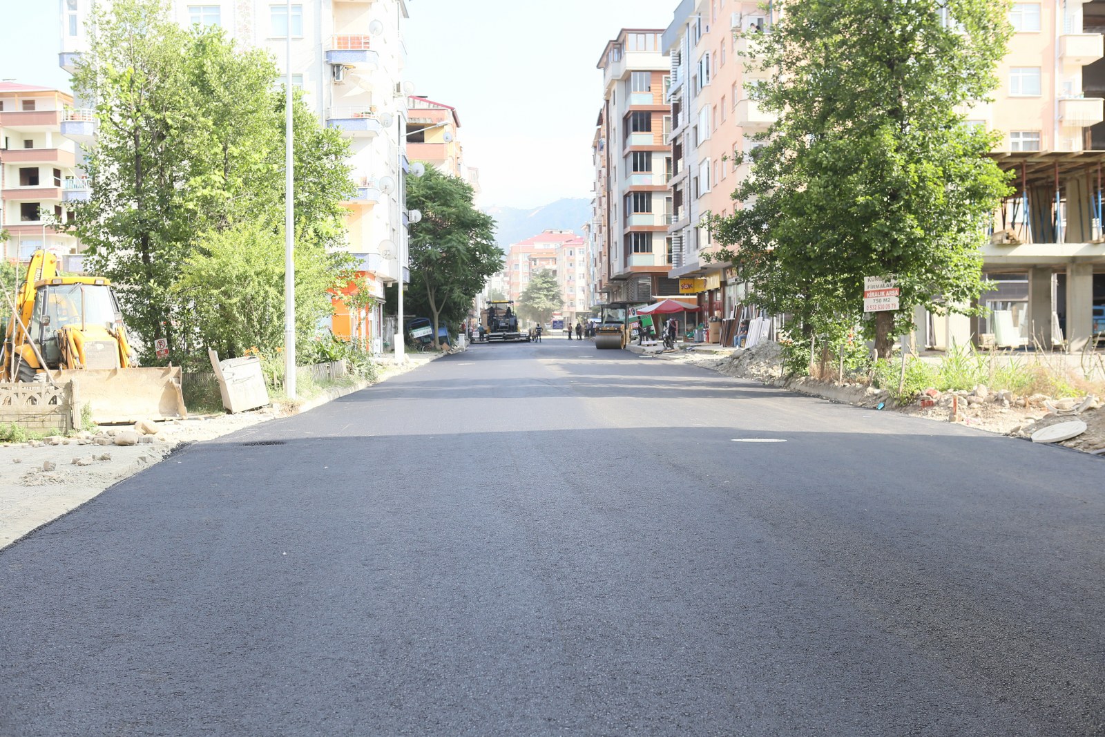 Fırtına Mahallesinde asfalt sermeye başladık.