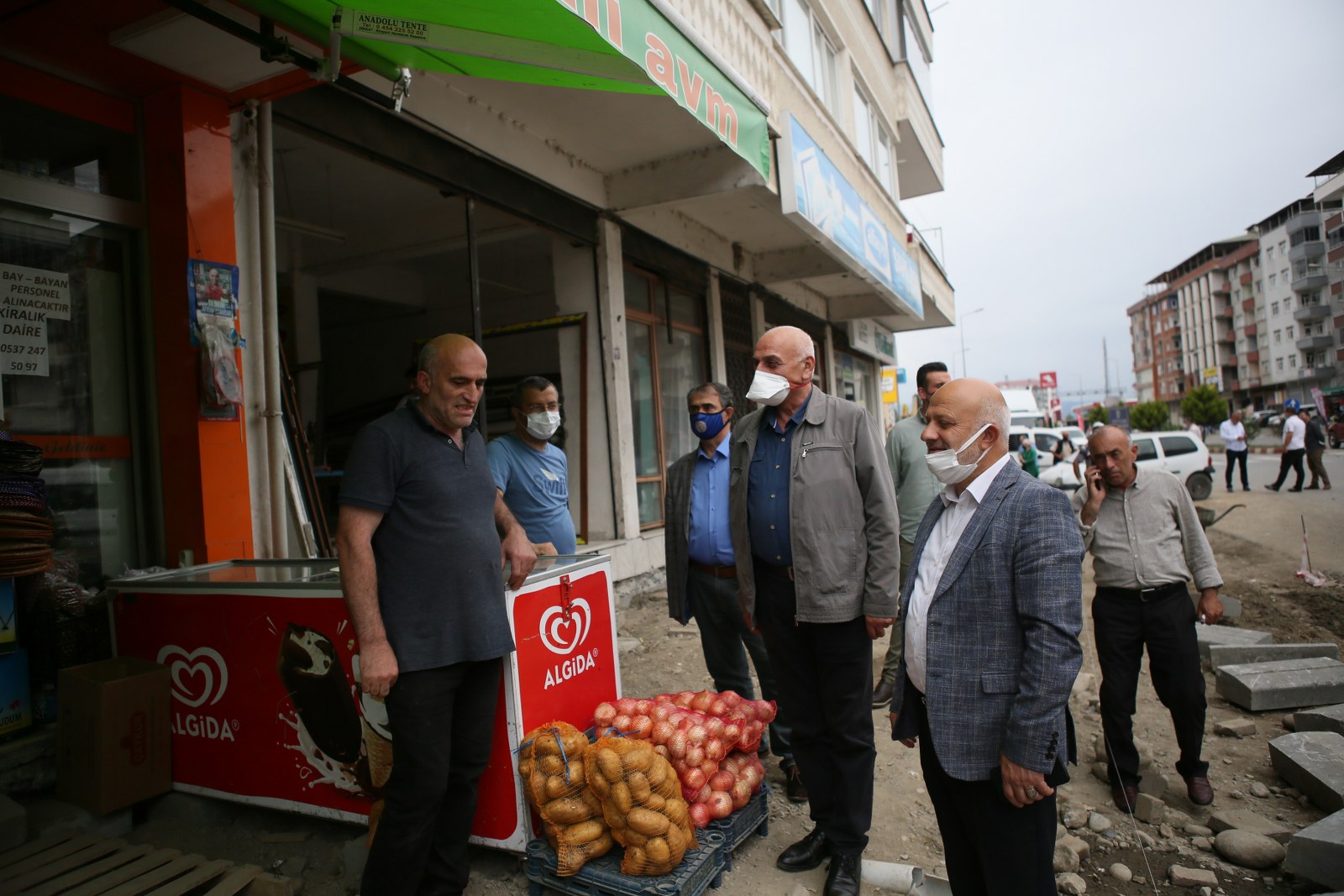 Alt yapısı biten yerlerde üst yapı çalışmalarımıza hız verdik.
