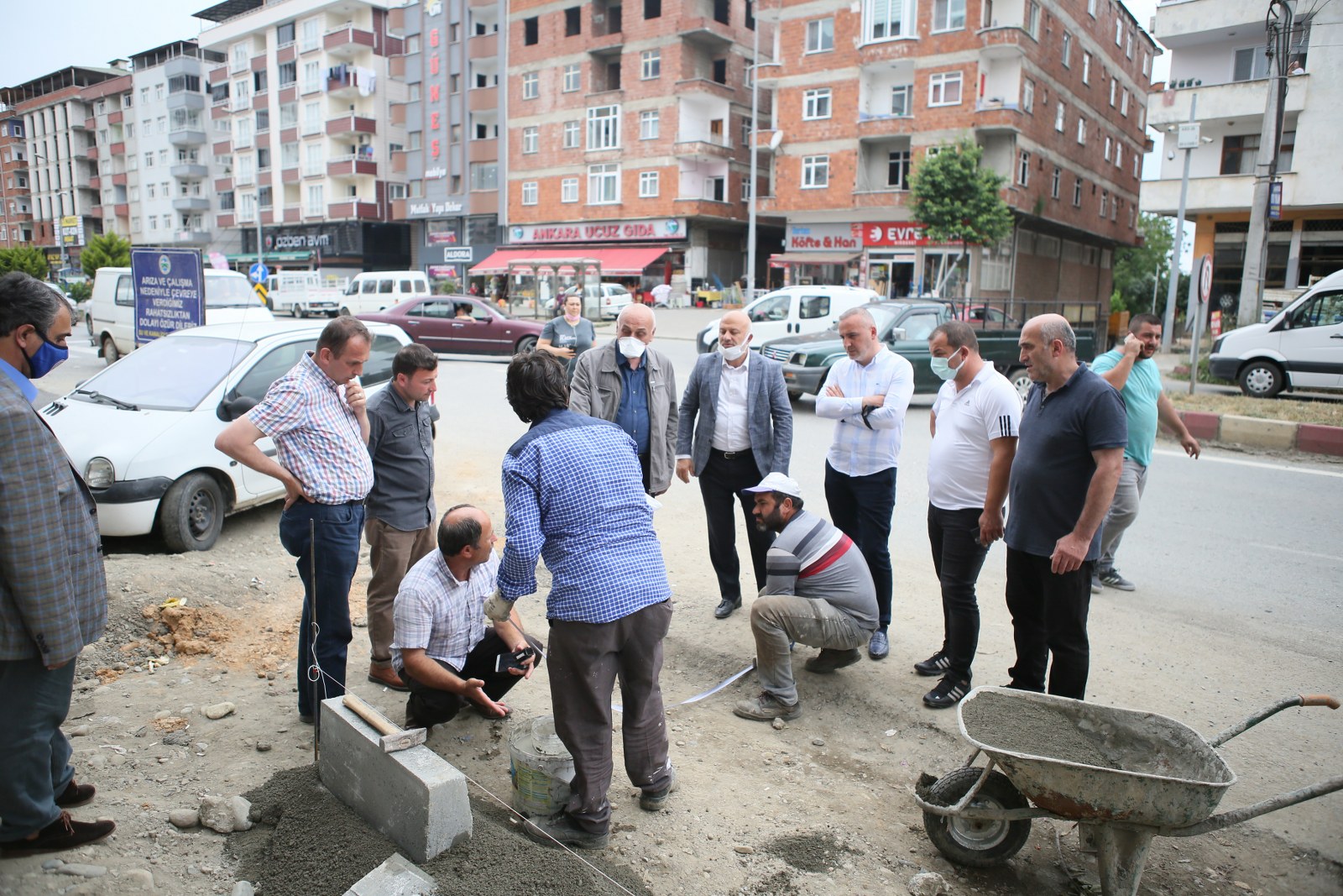 Alt yapısı biten yerlerde üst yapı çalışmalarımıza hız verdik.
