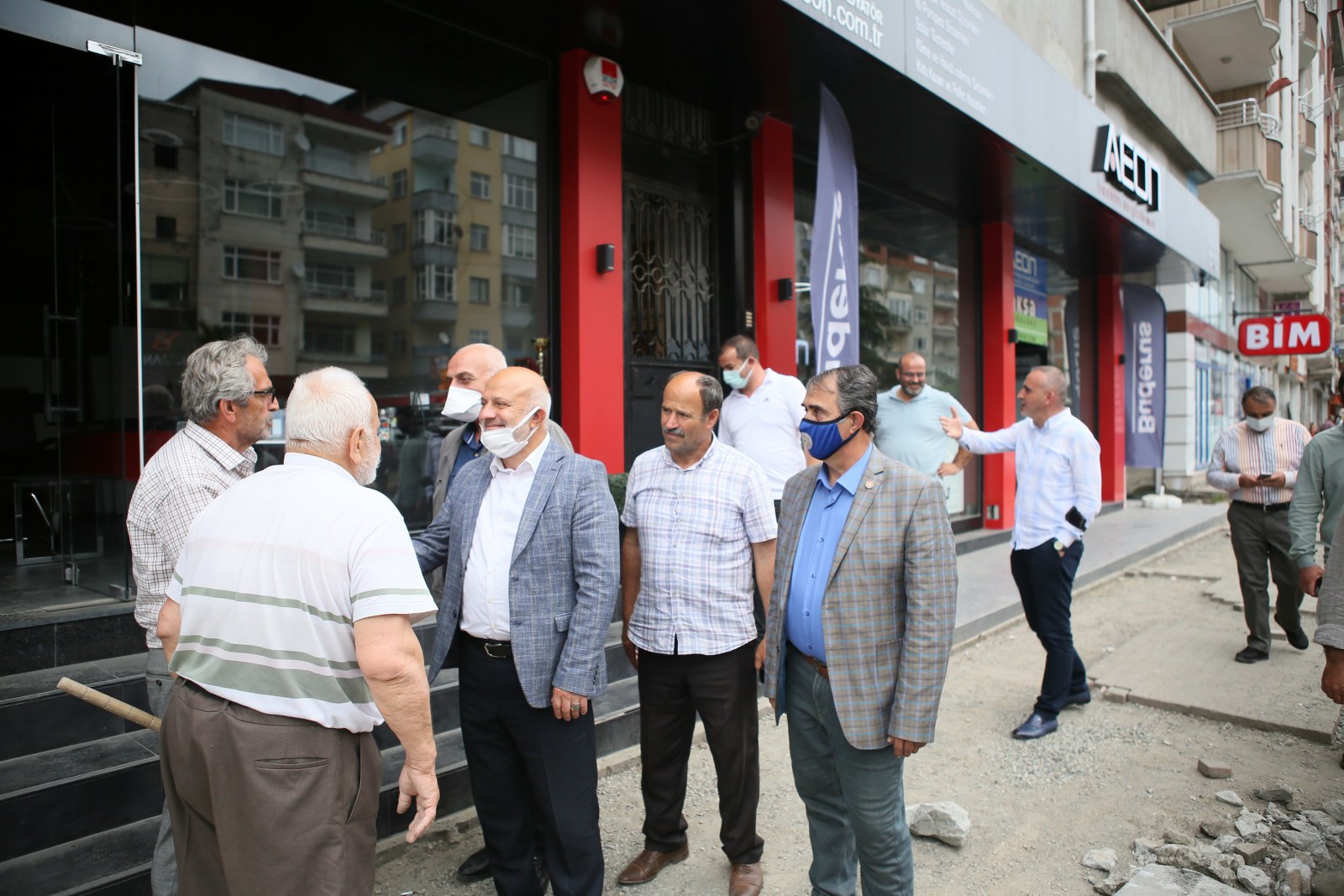 Alt yapısı biten yerlerde üst yapı çalışmalarımıza hız verdik.