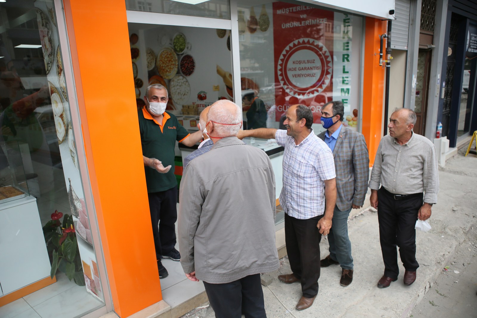 Alt yapısı biten yerlerde üst yapı çalışmalarımıza hız verdik.