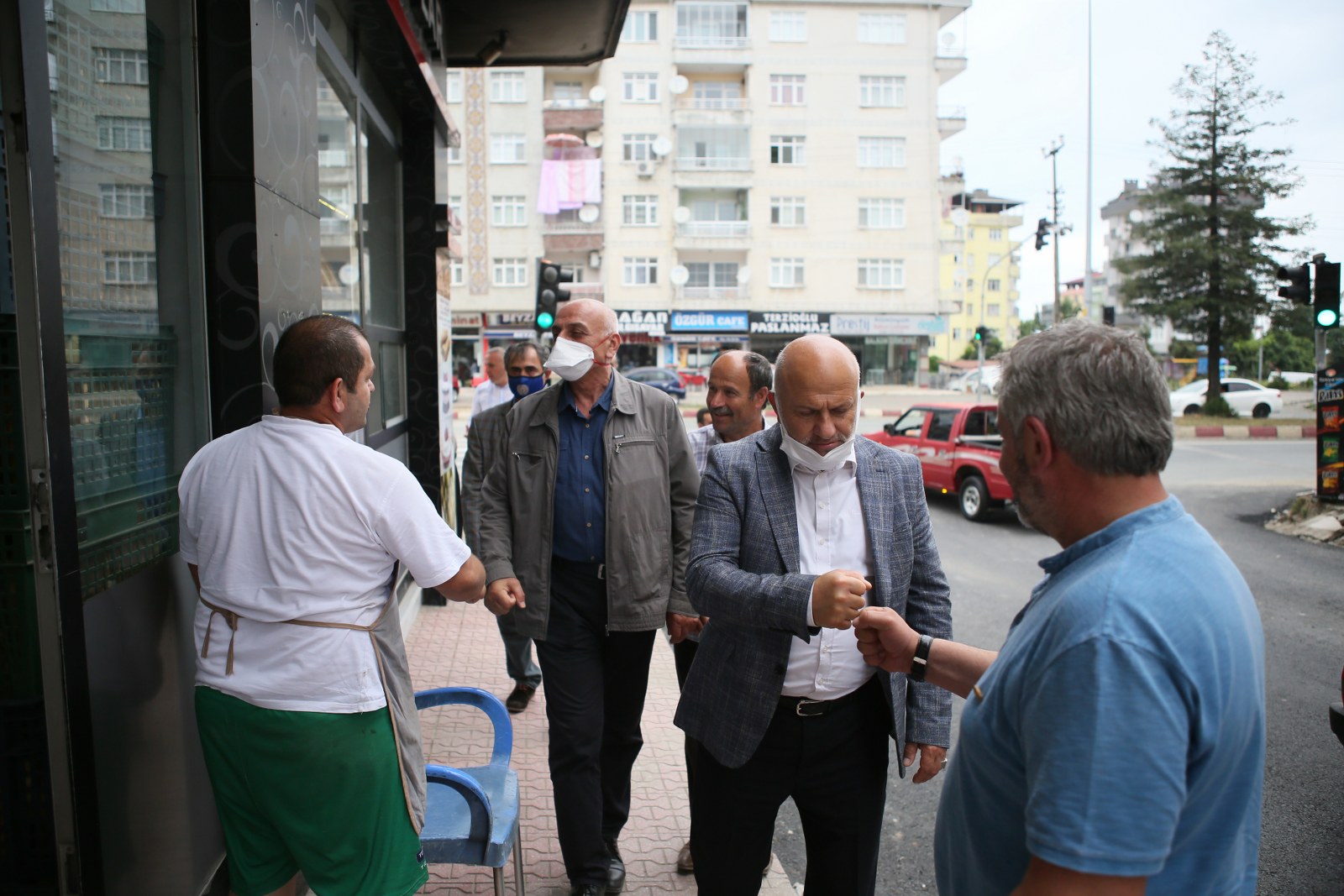 Alt yapısı biten yerlerde üst yapı çalışmalarımıza hız verdik.