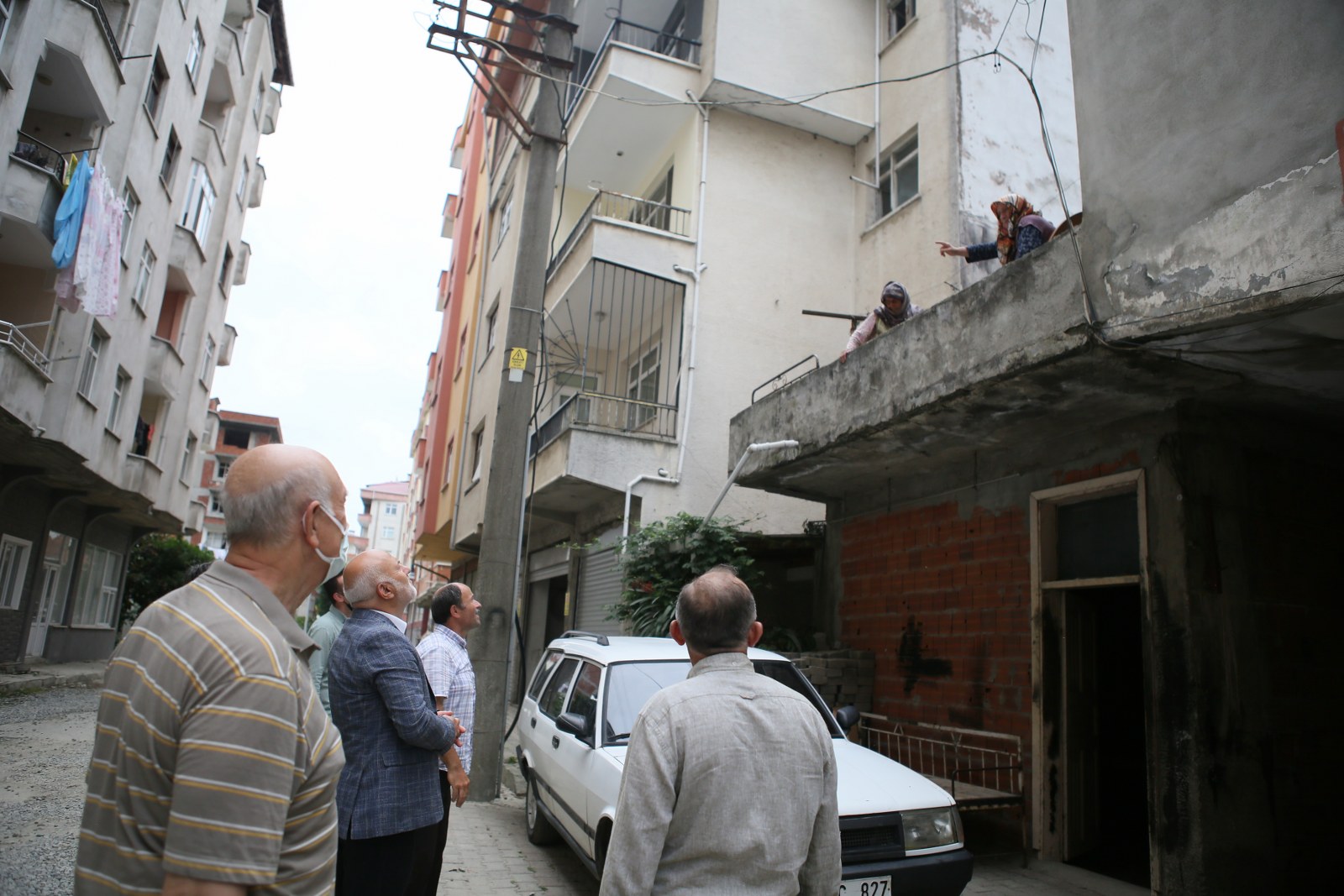 Alt yapısı biten yerlerde üst yapı çalışmalarımıza hız verdik.