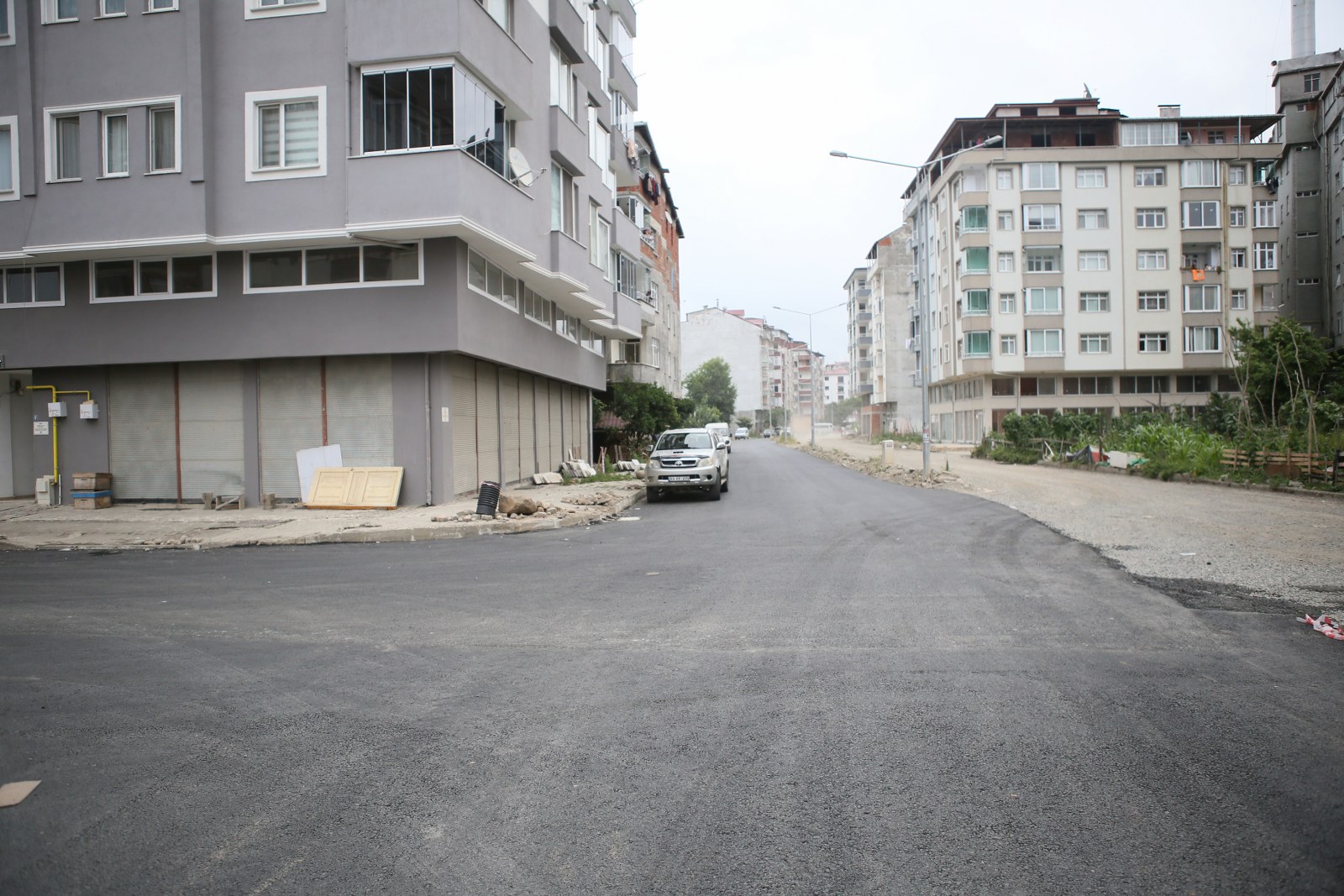 Alt yapısı biten yerlerde üst yapı çalışmalarımıza hız verdik.