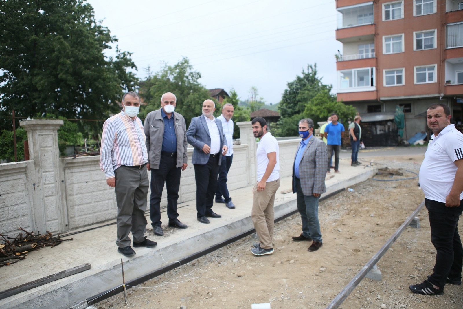 Alt yapısı biten yerlerde üst yapı çalışmalarımıza hız verdik.