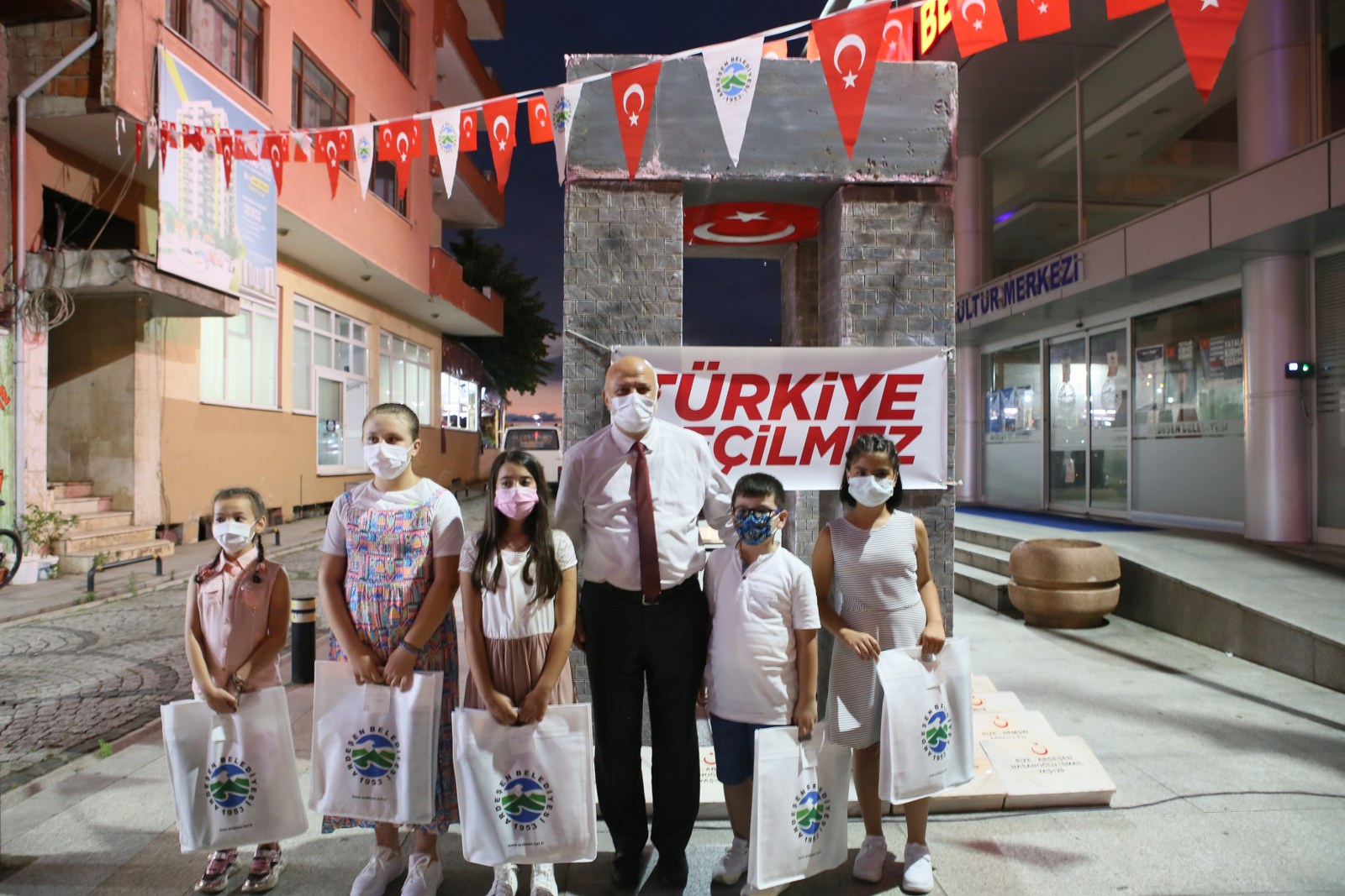 15 TEMMUZU UNUTMADIK UNUTTURMAYACAĞIZ