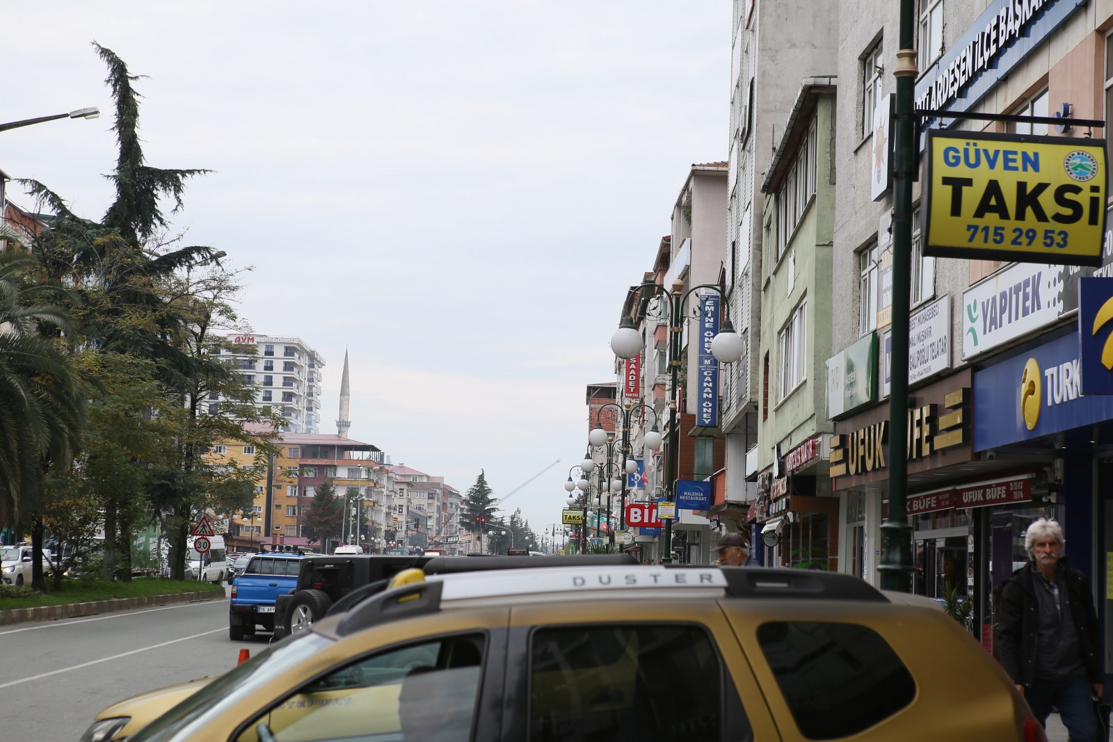 Şehir merkezinde sokak aydınlatma direklerimizi monte etmeye başladık.